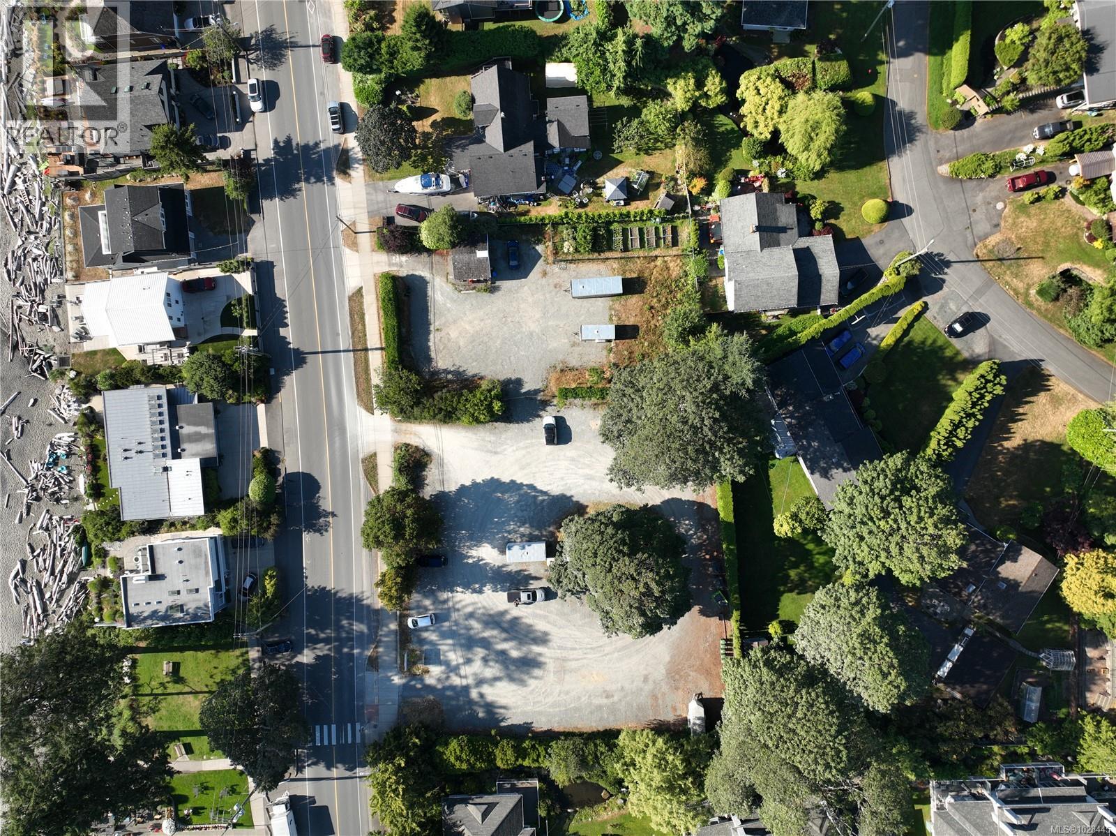 5090 CORDOVA BAY RD - 6