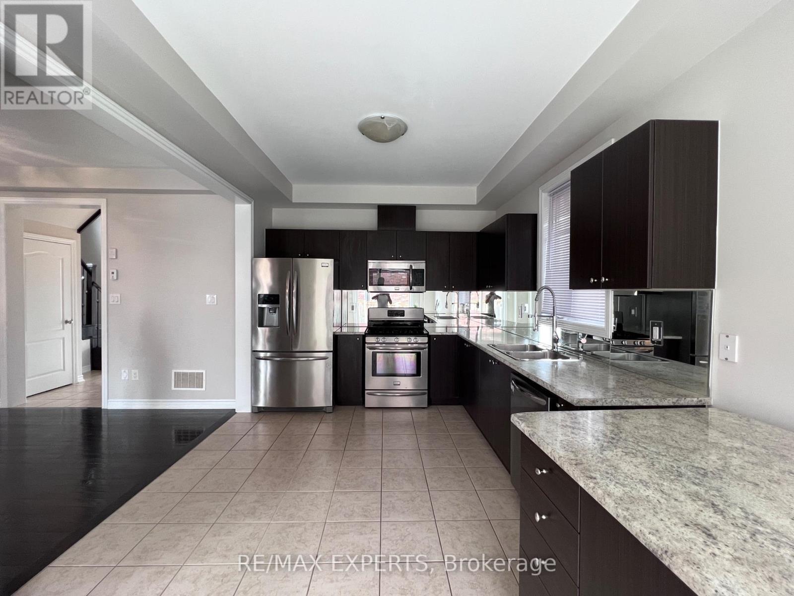 2205 DAWSON CRESCENT - 14