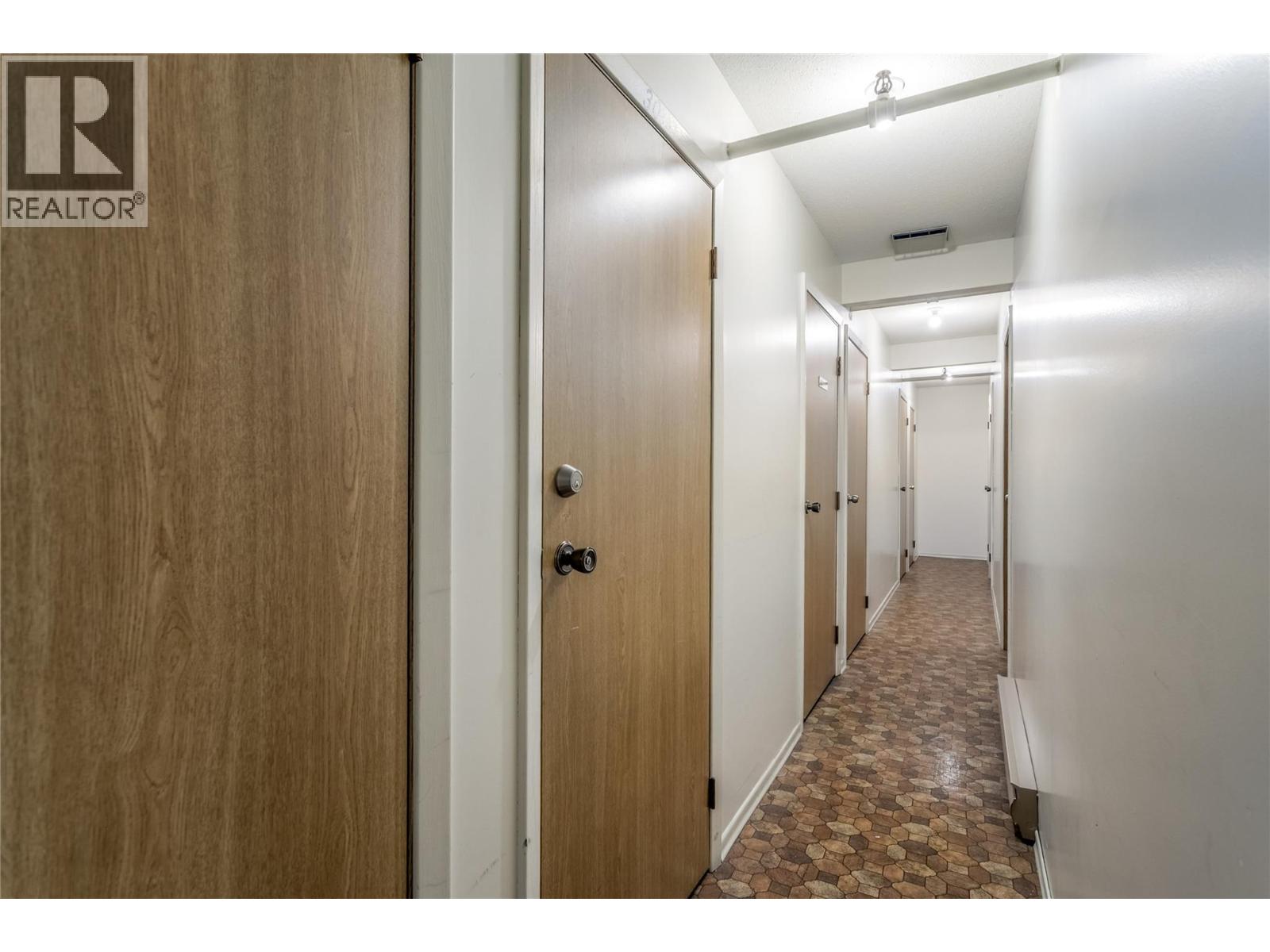 #305 1075 Bernard Avenue - 21