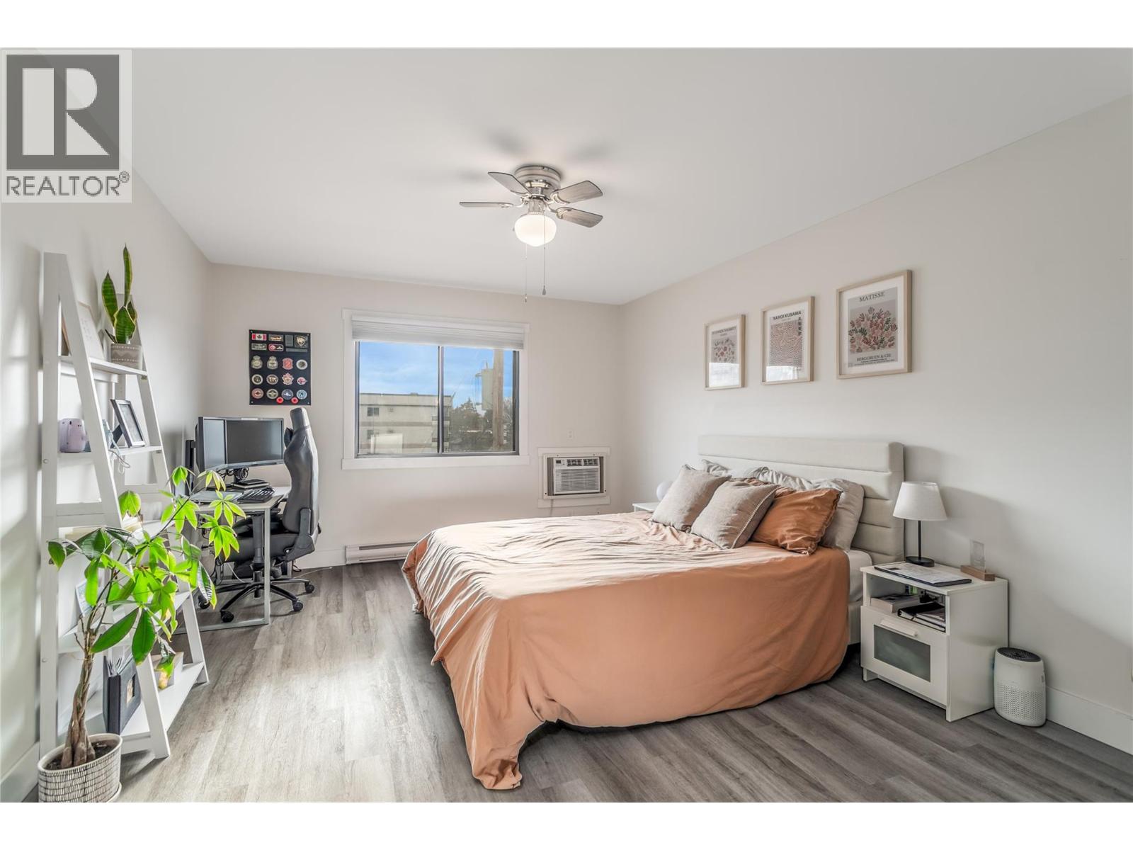 #305 1075 Bernard Avenue - 9