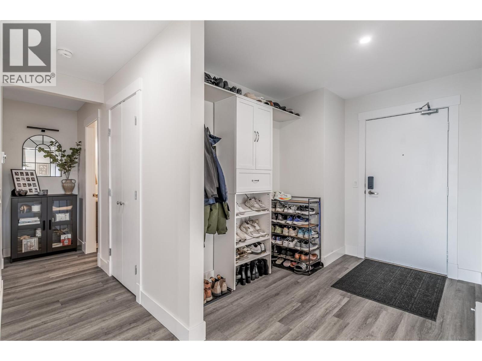 305 1075 Bernard Avenue, Kelowna