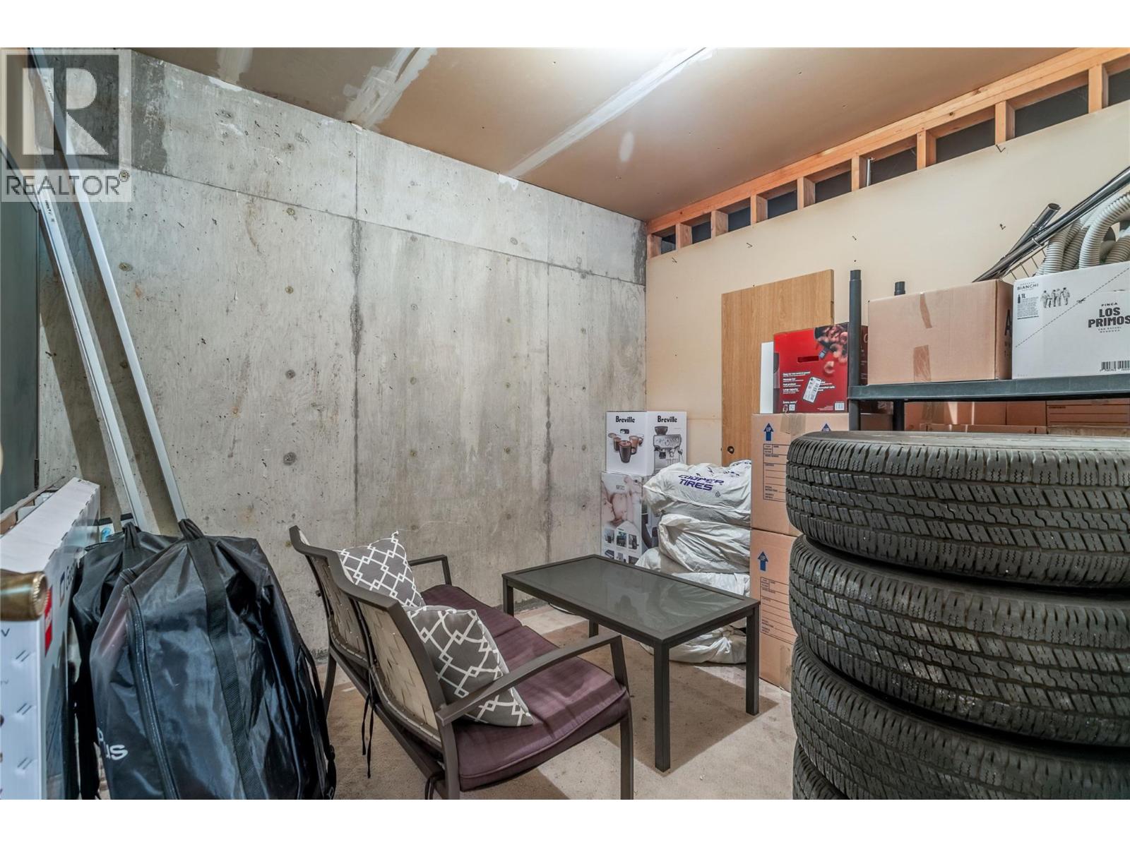 #305 1075 Bernard Avenue - 22