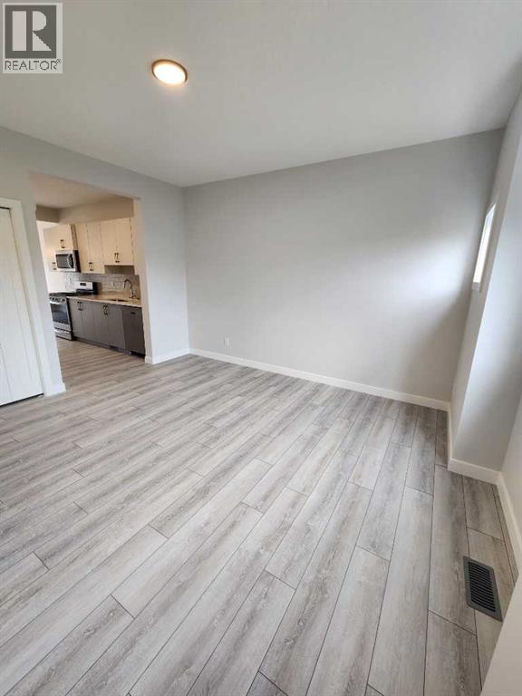 Single Family House for Sale in  Tuscany Summit Square NW Tuscany Calgary 