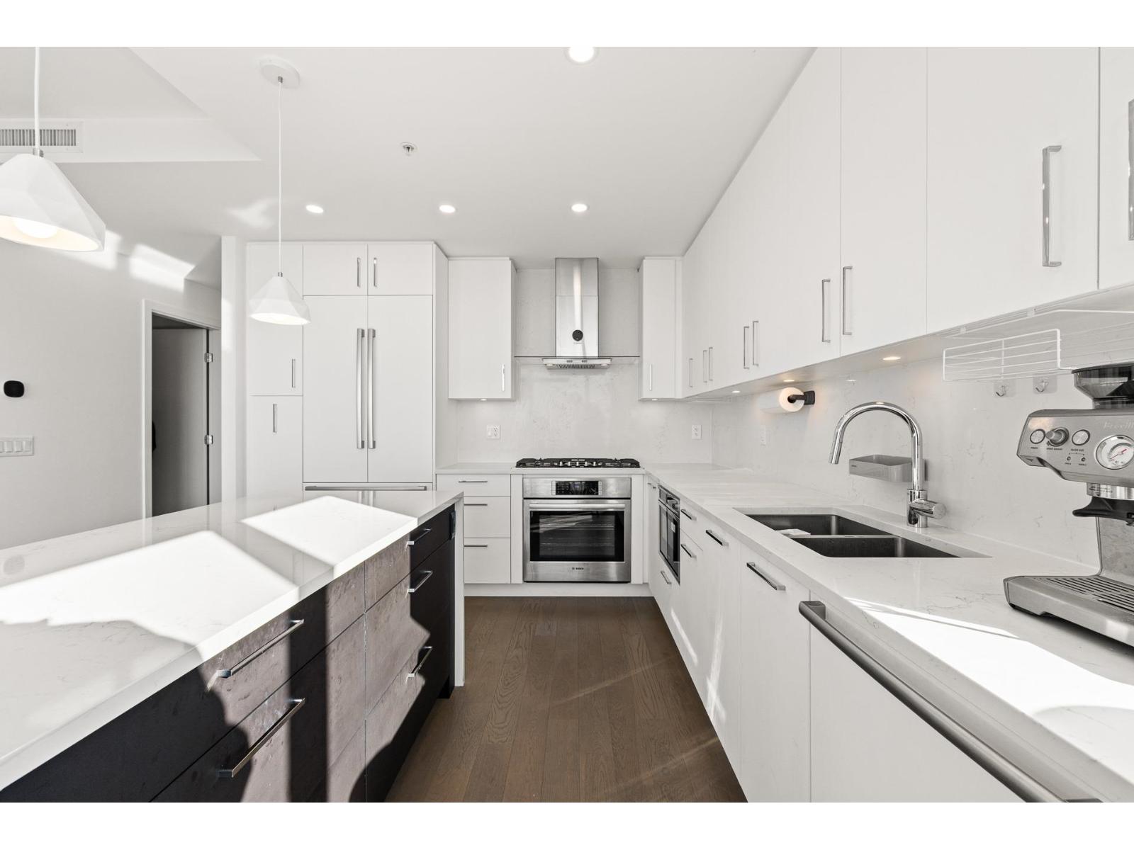 2104 1588 JOHNSTON ROAD, Surrey