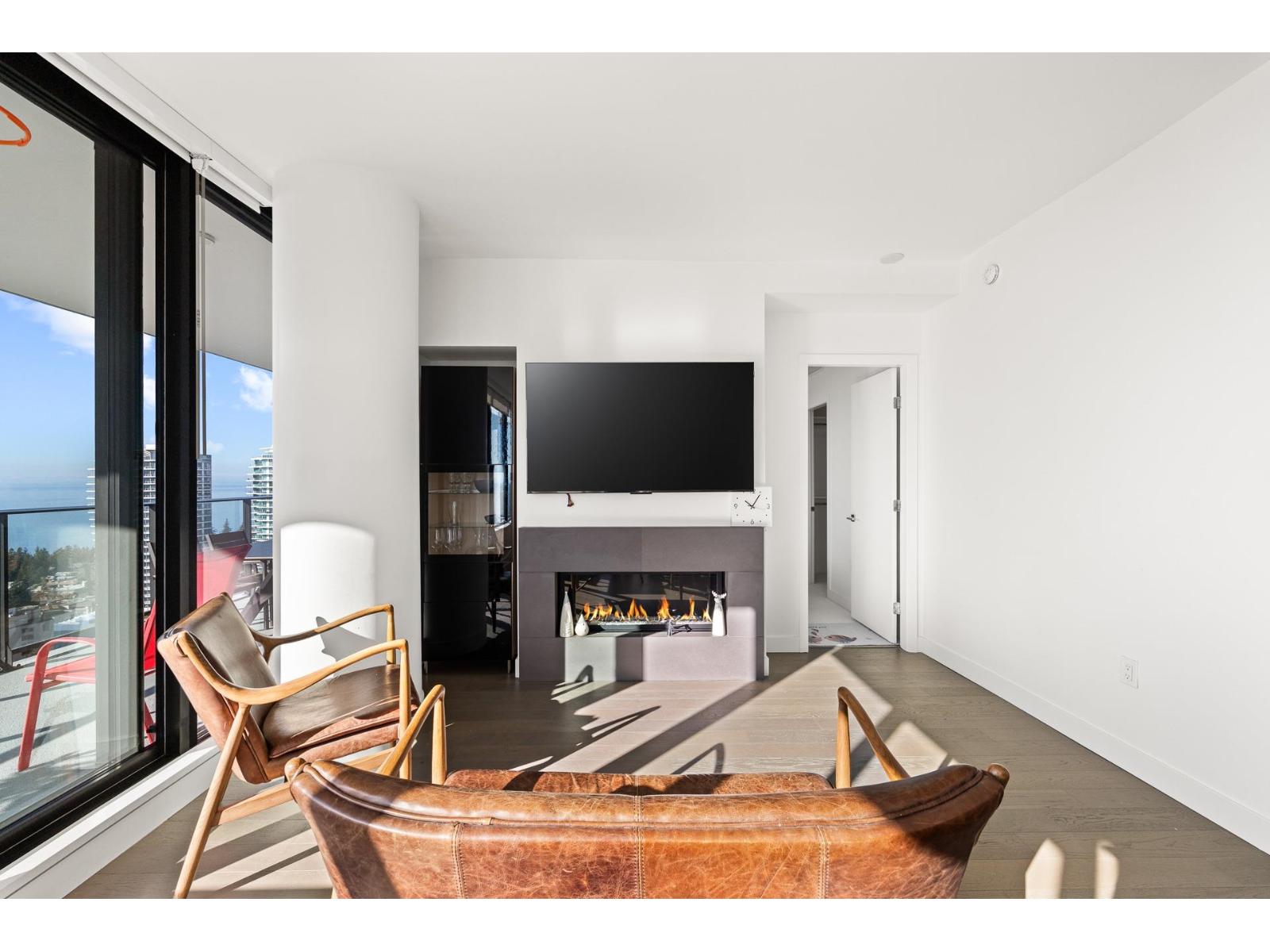 2104 1588 JOHNSTON ROAD, Surrey