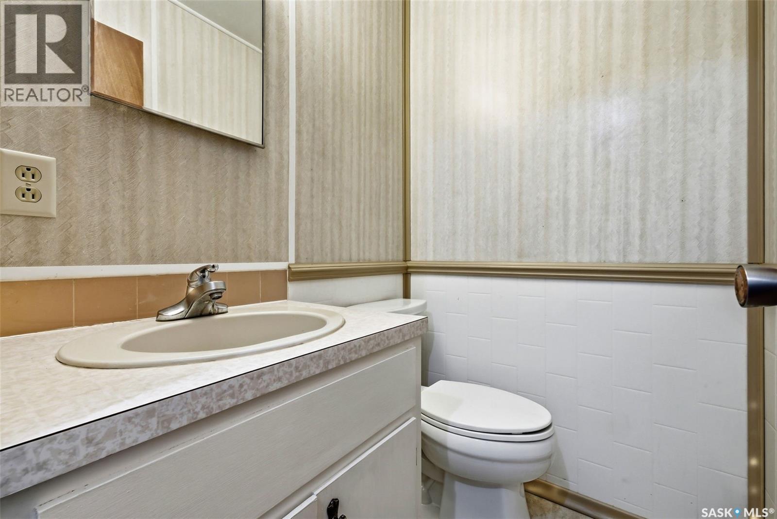 Single Family House Low rise for Sale in   Rae STREET Regina 