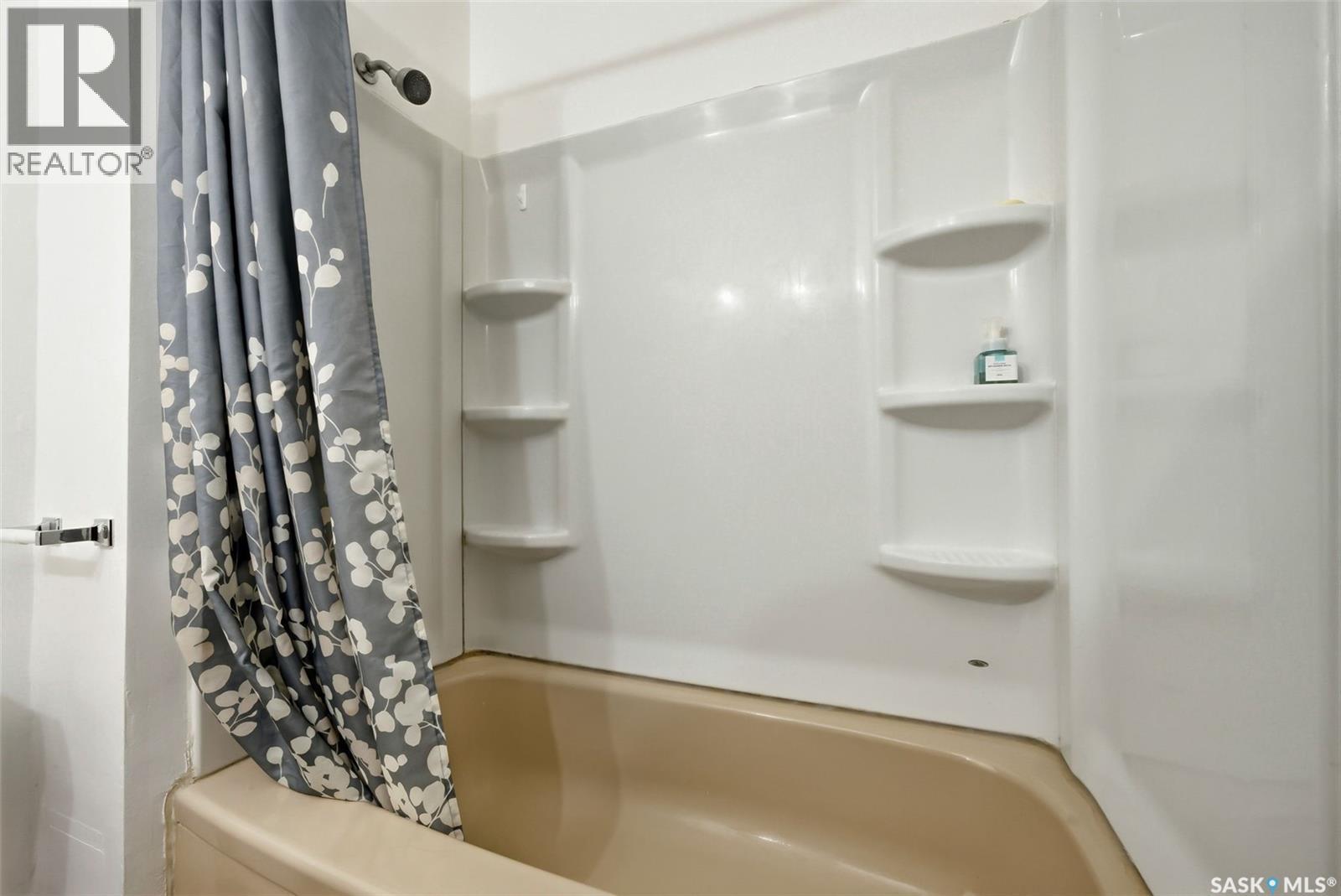 Single Family House Low rise for Sale in   Rae STREET Regina 