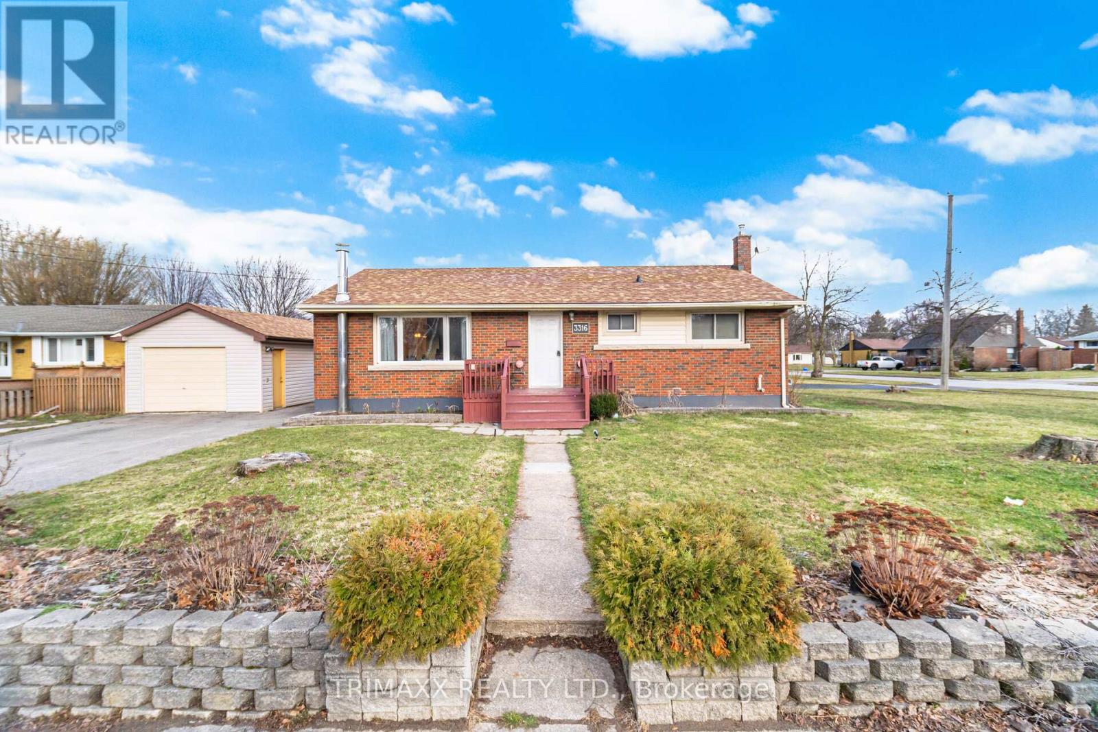 3316 MCLAREN CRESCENT - 1