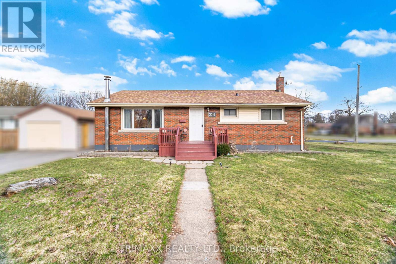 3316 MCLAREN CRESCENT - 2