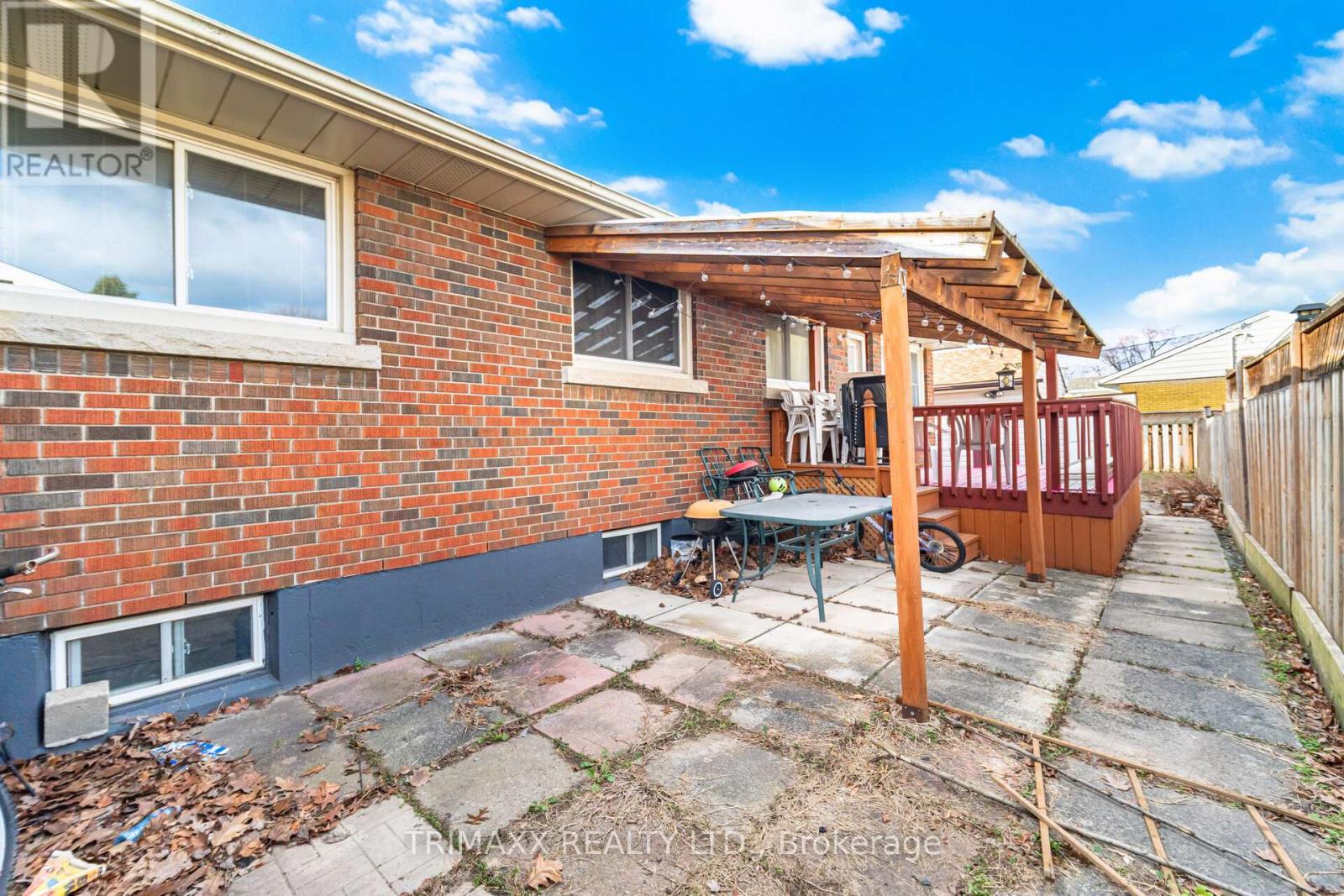 3316 MCLAREN CRESCENT - 28