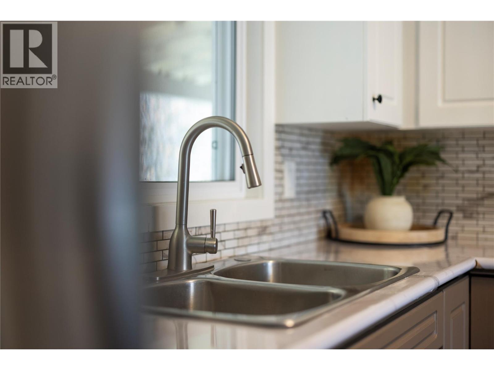 1285 Creekside Road, Kelowna