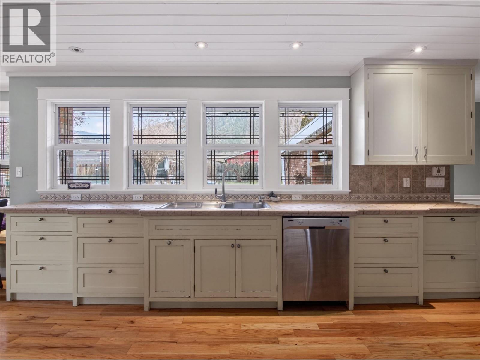 410 Upper Bench Road N, Penticton