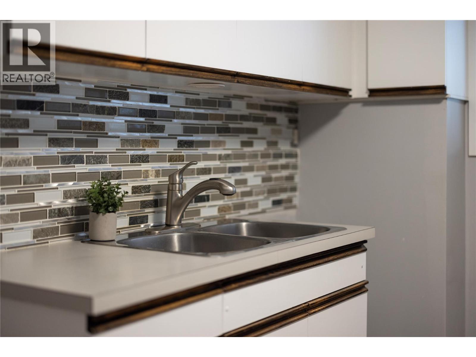 1285 Creekside Road, Kelowna