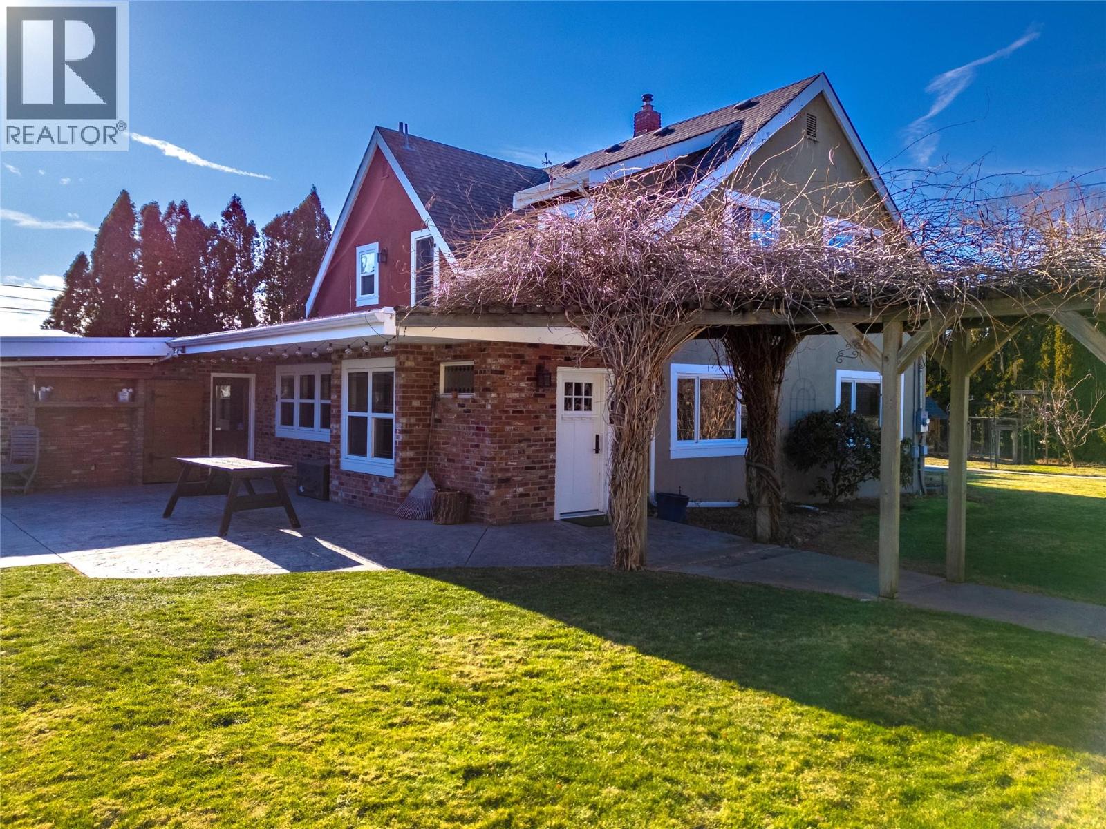410 Upper Bench Road N, Penticton