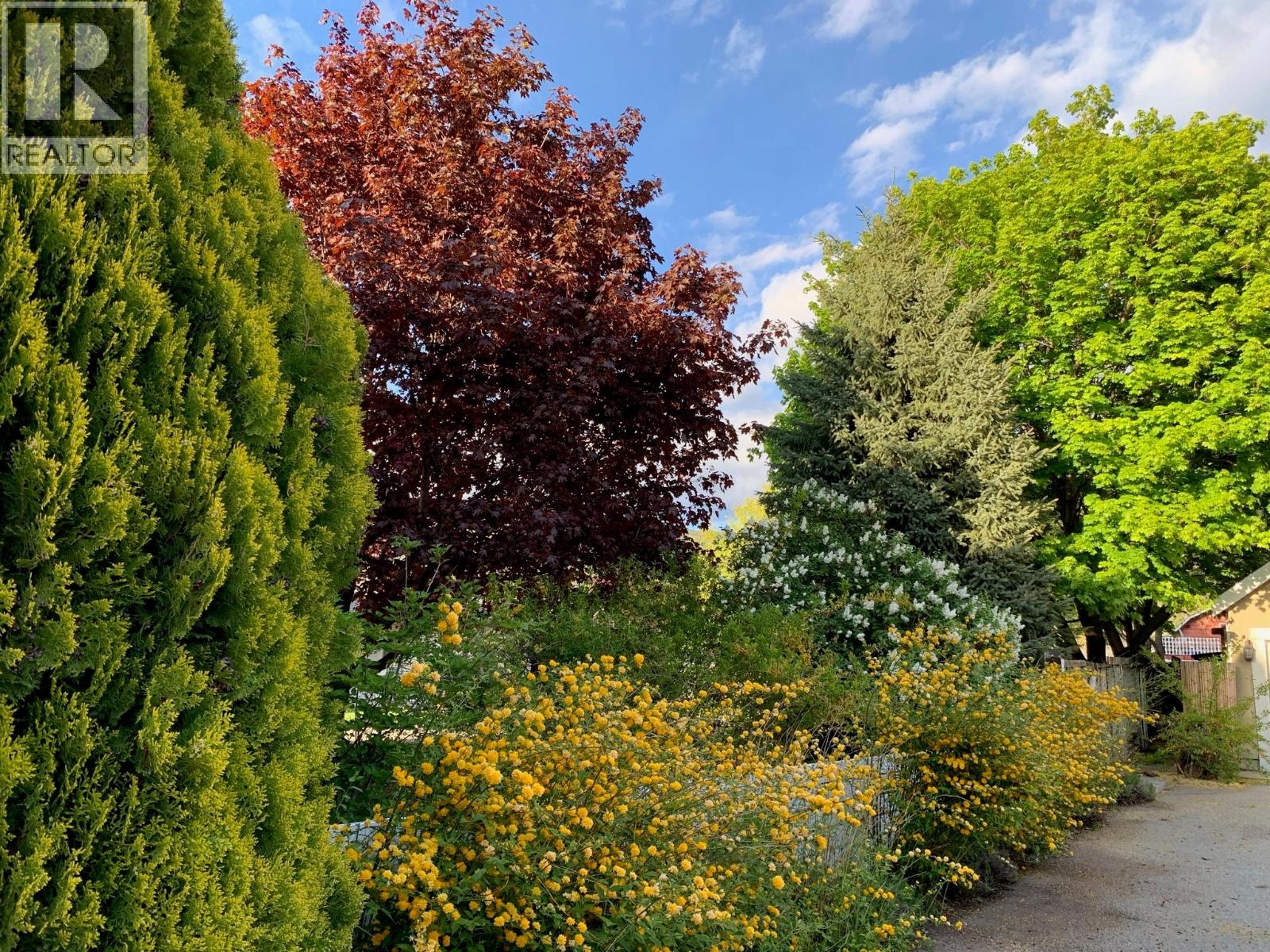 410 Upper Bench Road N, Penticton