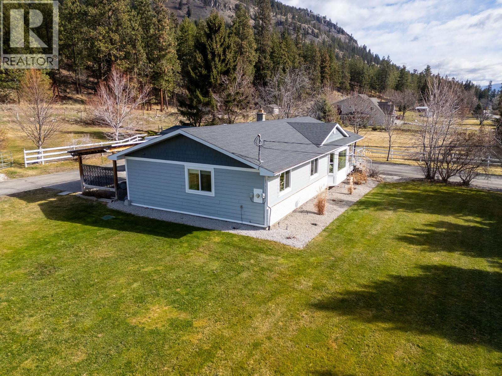 5019 Cousins Road, Peachland