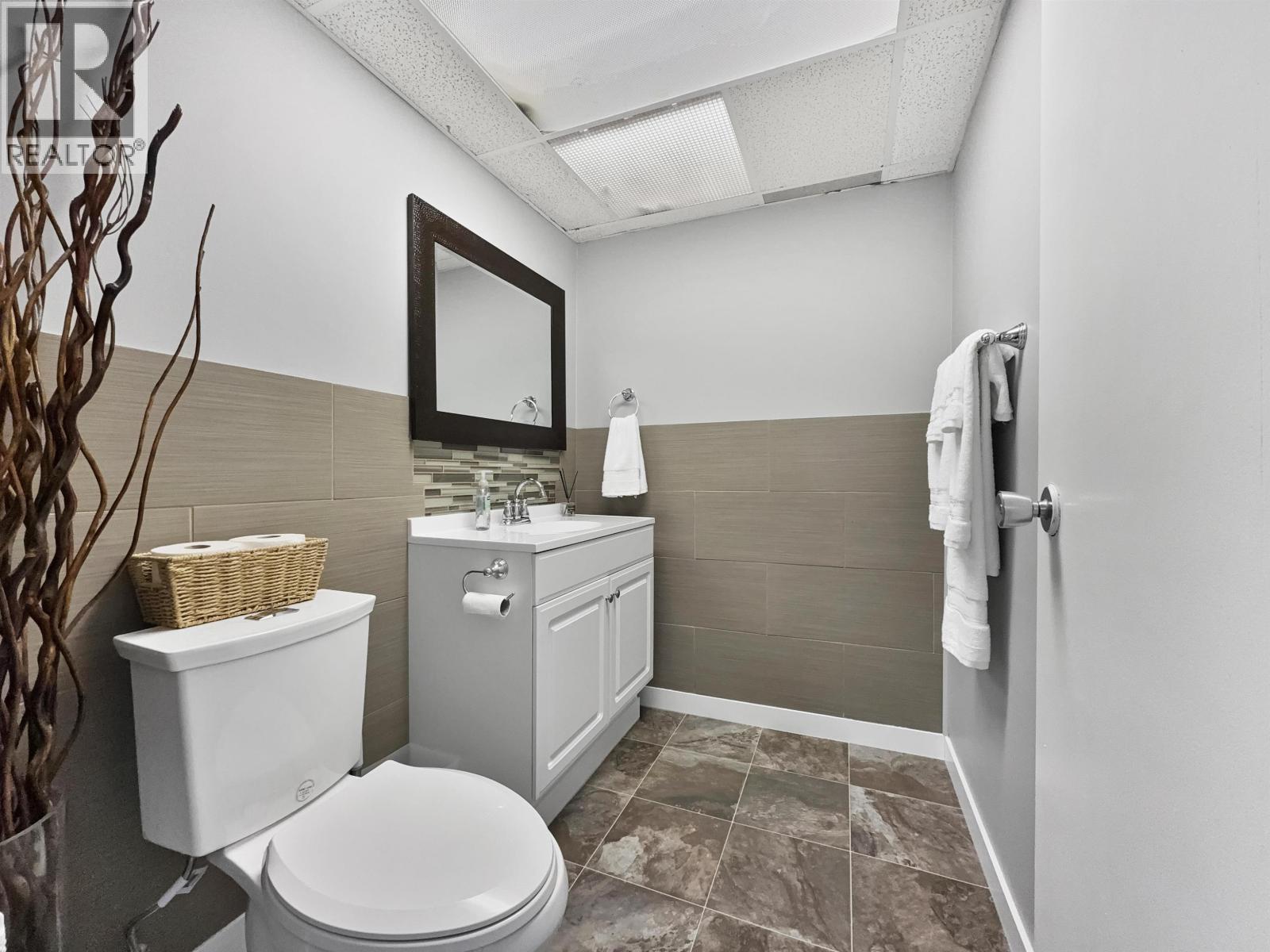 1085 N NINTH AVENUE - 22