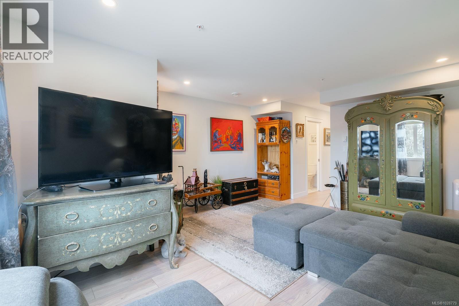 #126 600 NINTH ST - 5