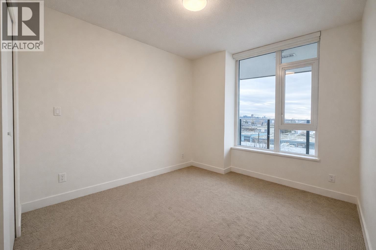 405 1401 HUNTER STREET, North Vancouver