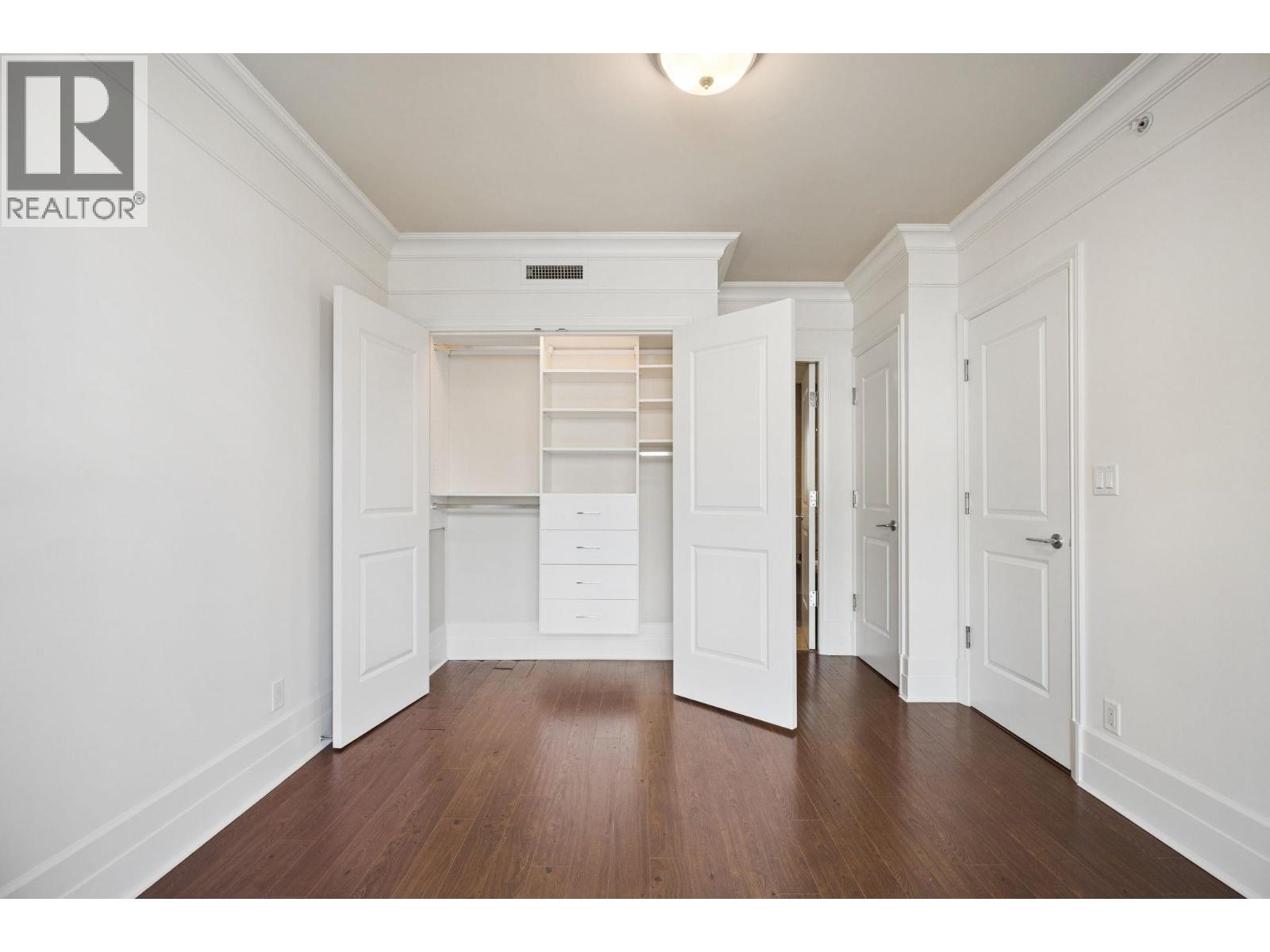 300 533 WATERS EDGE CRESCENT, West Vancouver