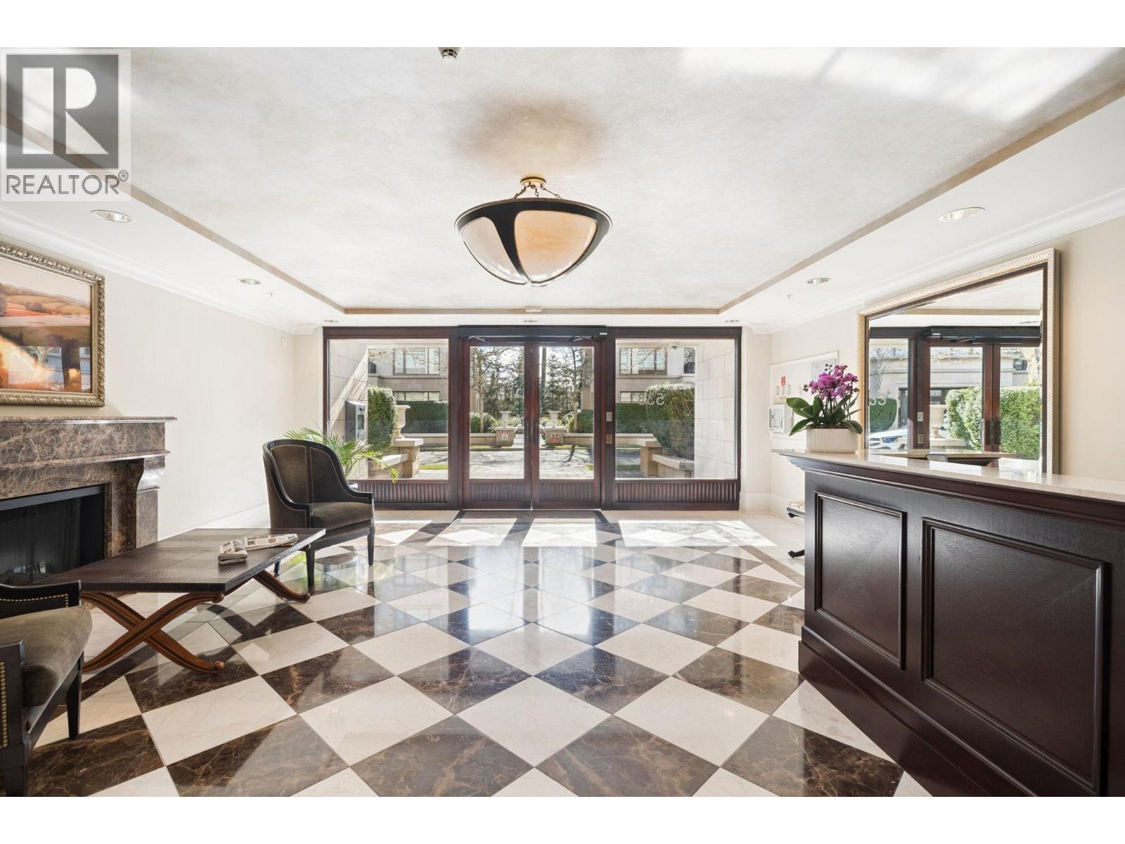 300 533 WATERS EDGE CRESCENT, West Vancouver