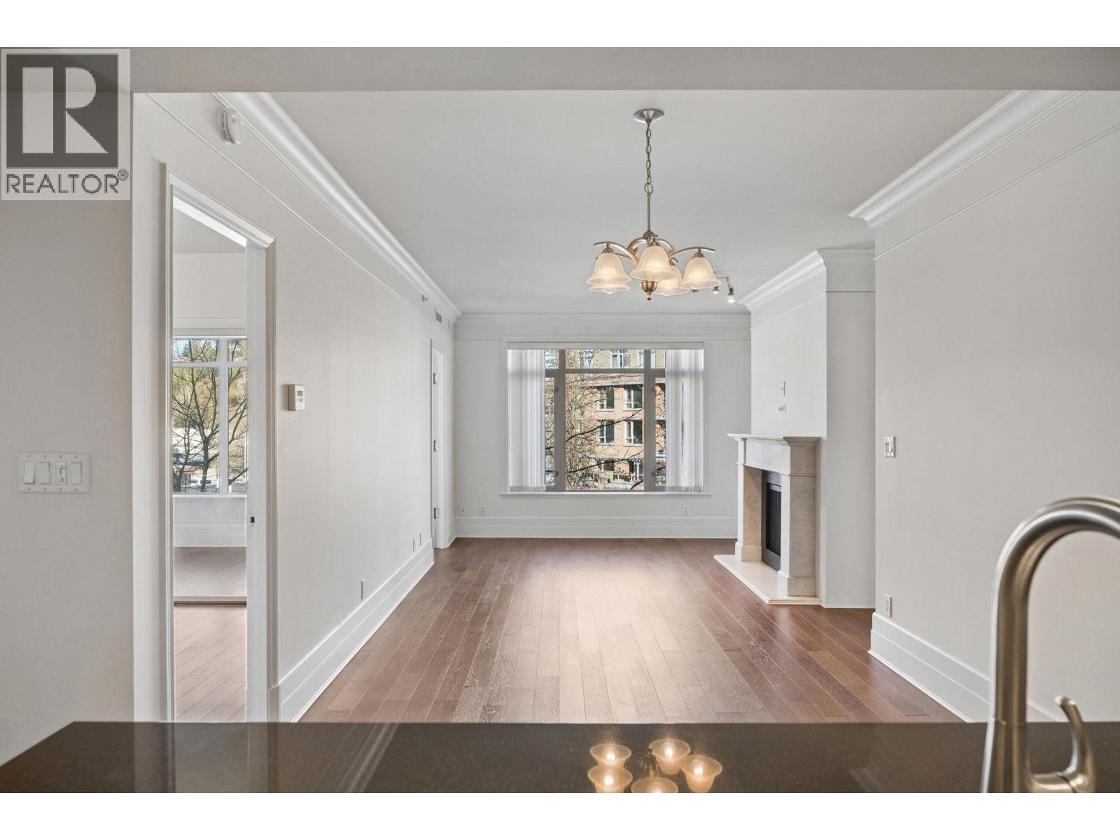 300 533 WATERS EDGE CRESCENT, West Vancouver