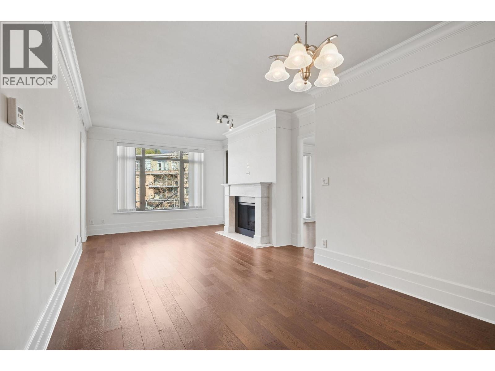 300 533 WATERS EDGE CRESCENT, West Vancouver