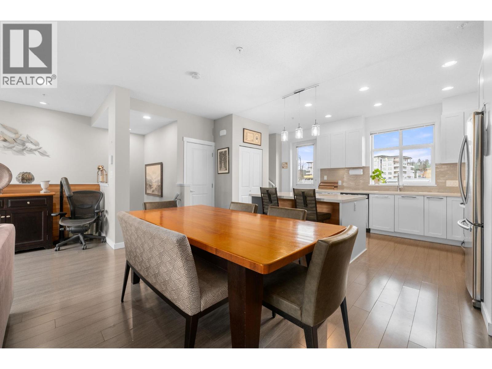 13 39548 LOGGERS LANE, Squamish