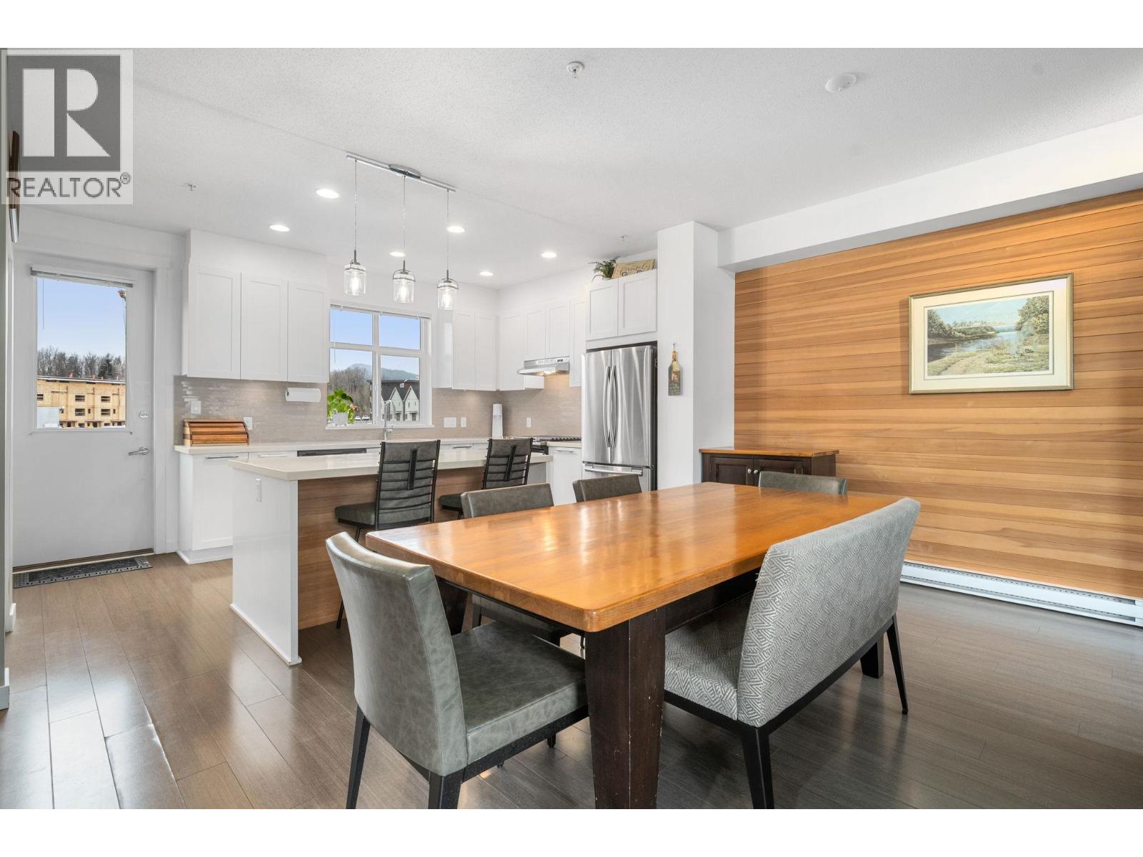 13 39548 LOGGERS LANE, Squamish