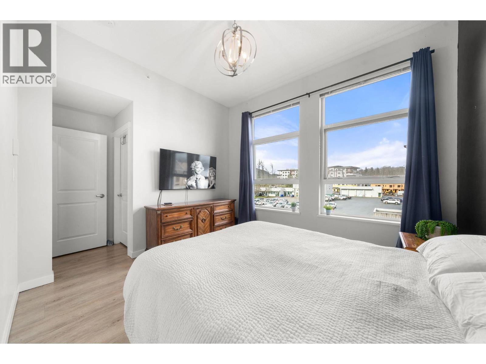 13 39548 LOGGERS LANE, Squamish