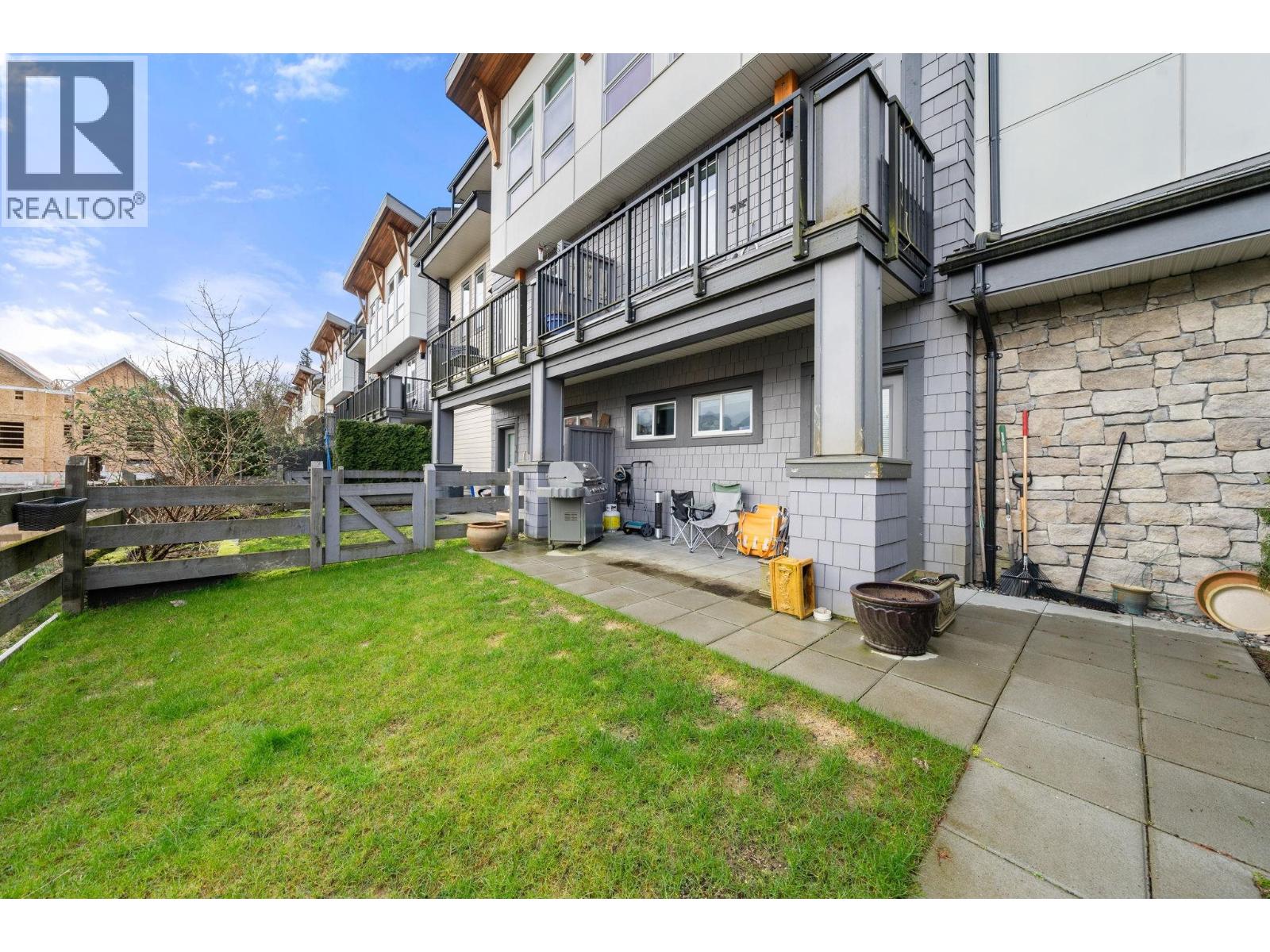 13 39548 LOGGERS LANE, Squamish