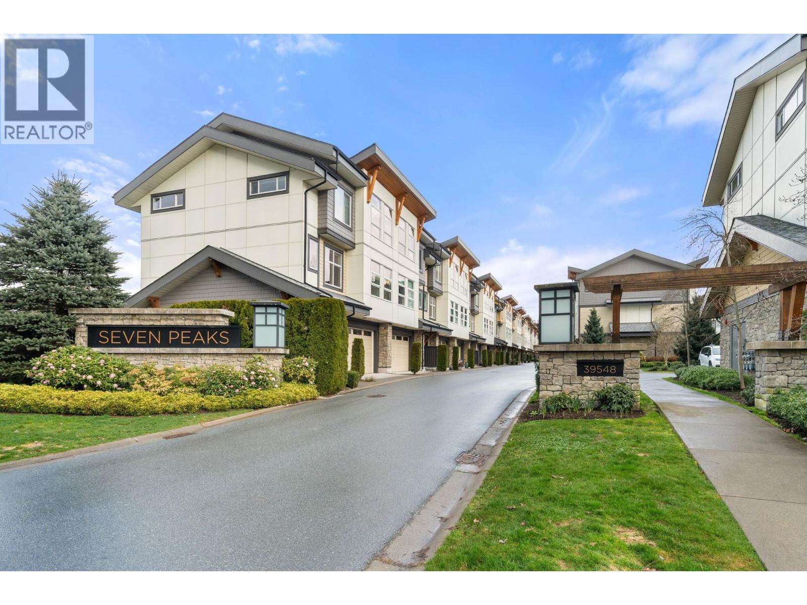 13 39548 LOGGERS LANE, Squamish