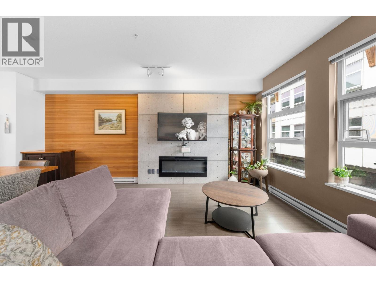 13 39548 LOGGERS LANE, Squamish