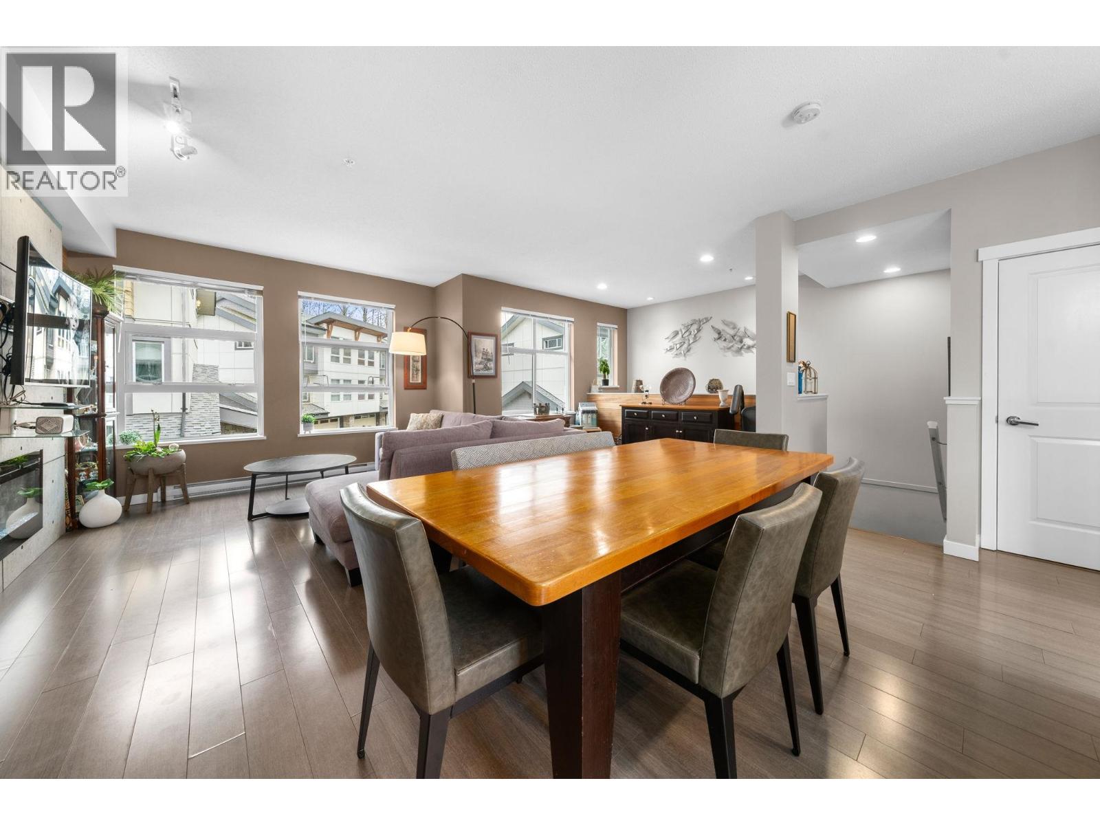 13 39548 LOGGERS LANE, Squamish