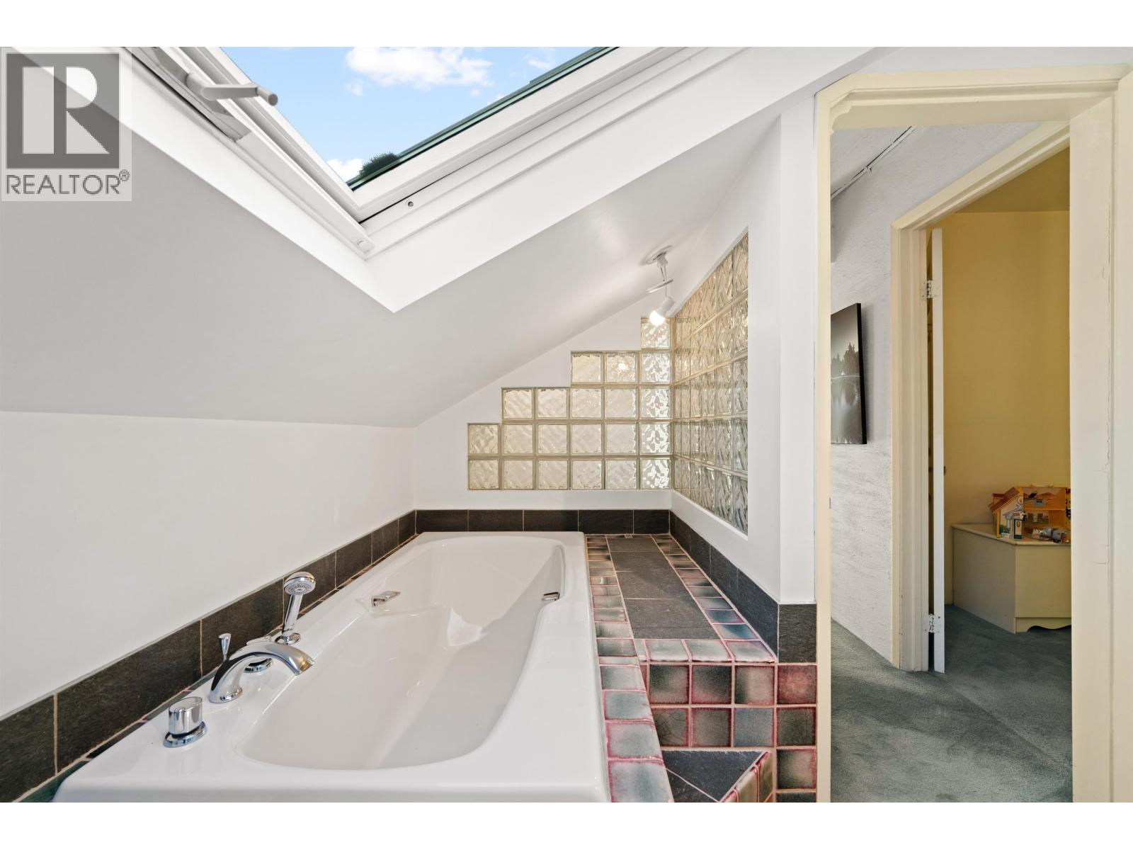 1376 11TH STREET, West Vancouver