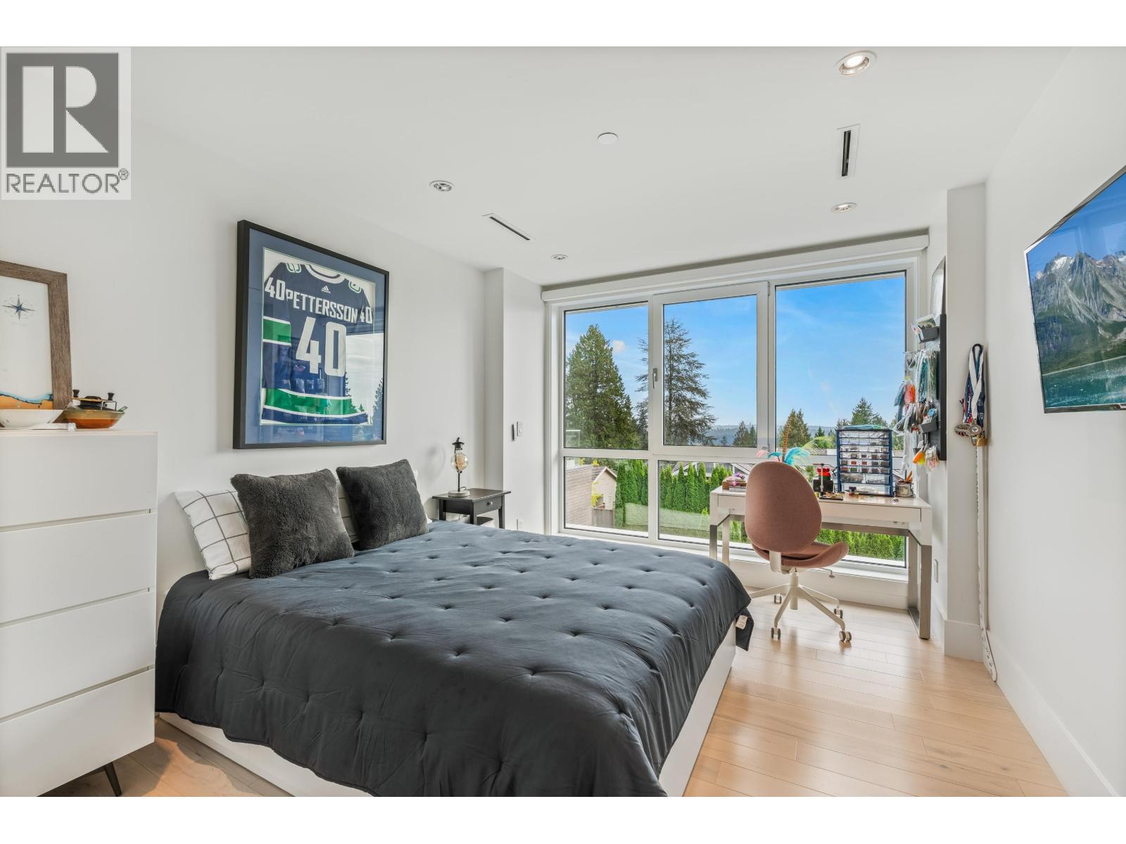 1360 QUEENS AVENUE, West Vancouver