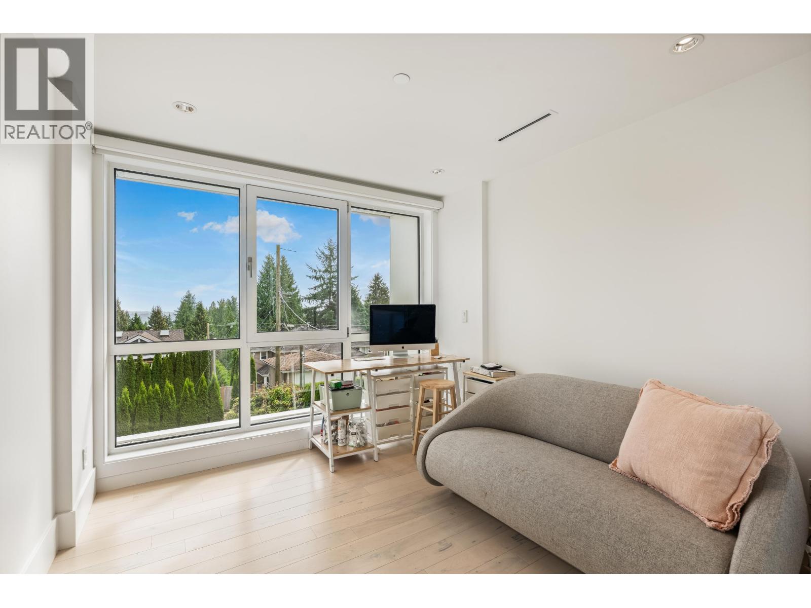 1360 QUEENS AVENUE, West Vancouver