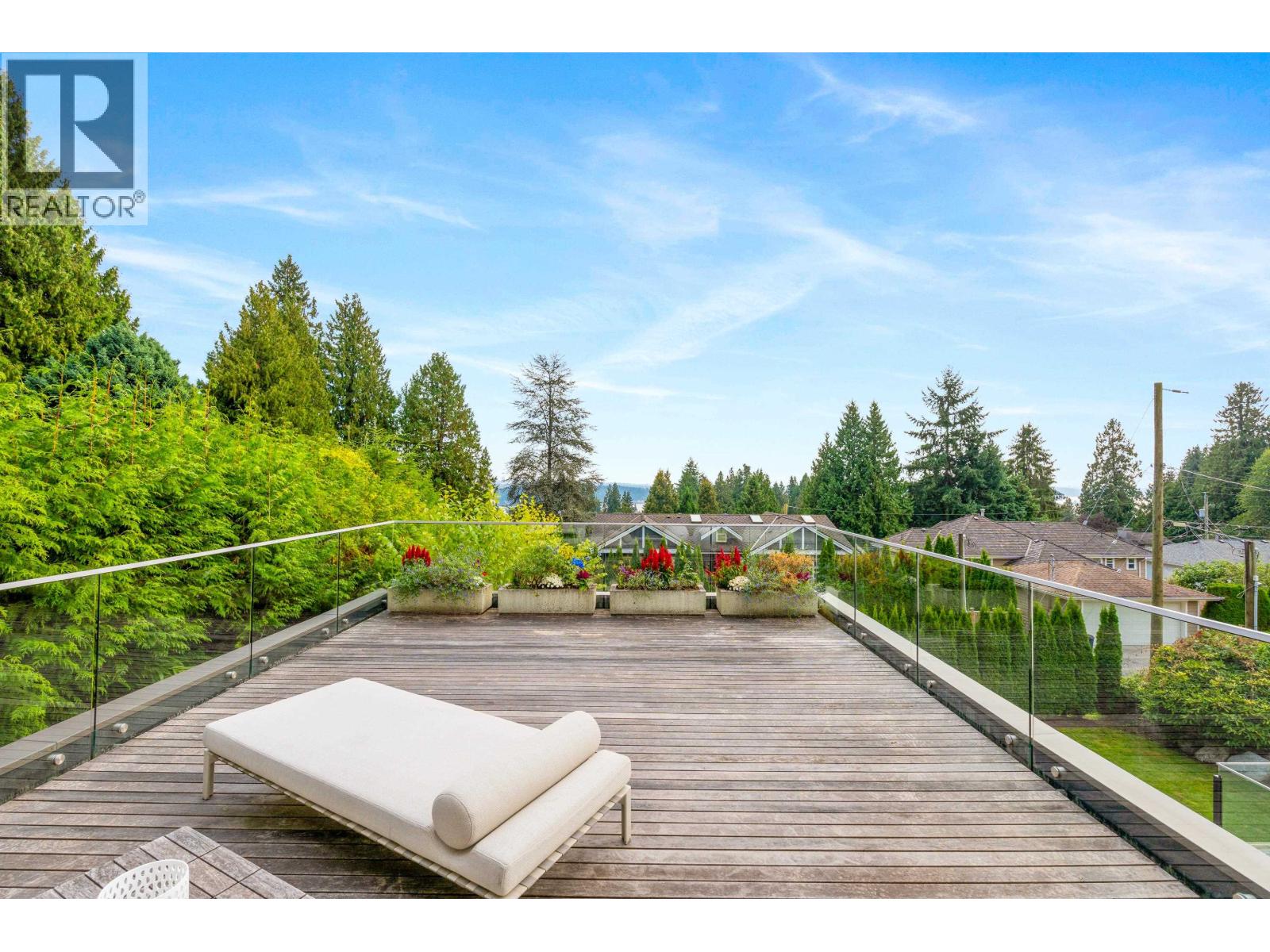 1360 QUEENS AVENUE, West Vancouver