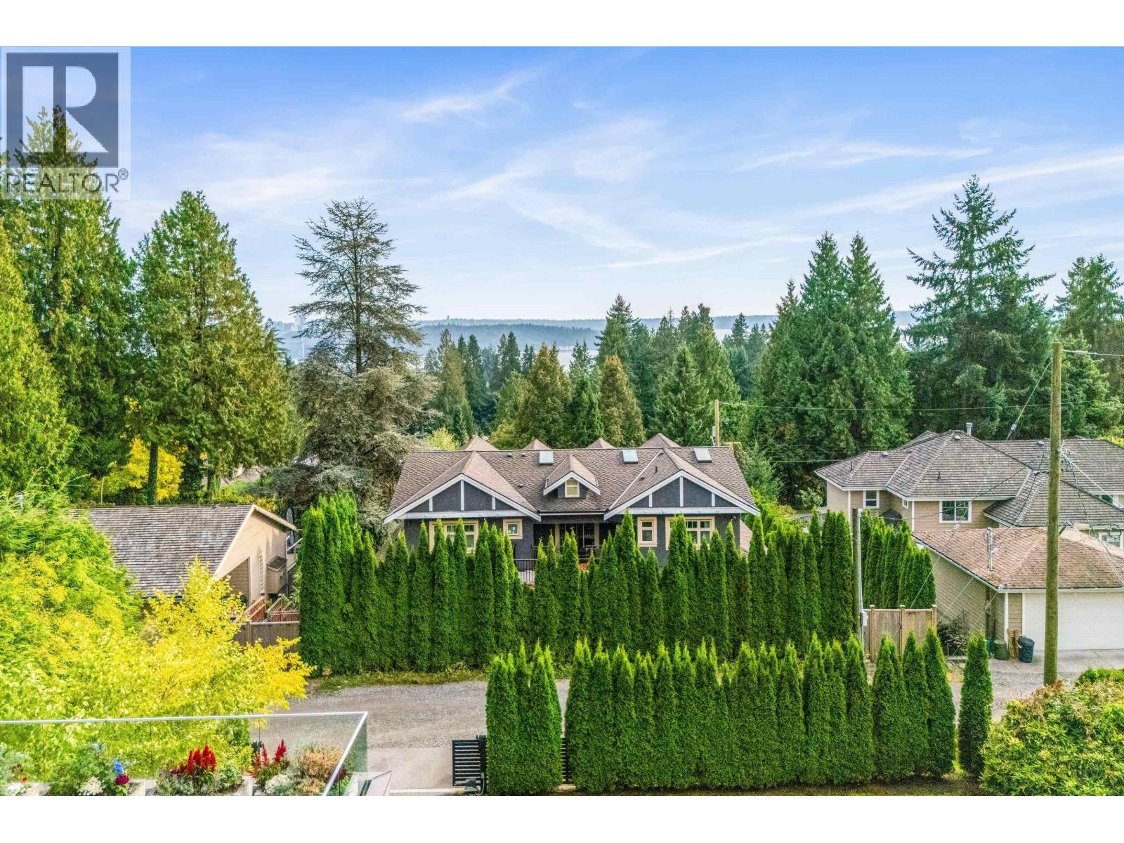 1360 QUEENS AVENUE, West Vancouver