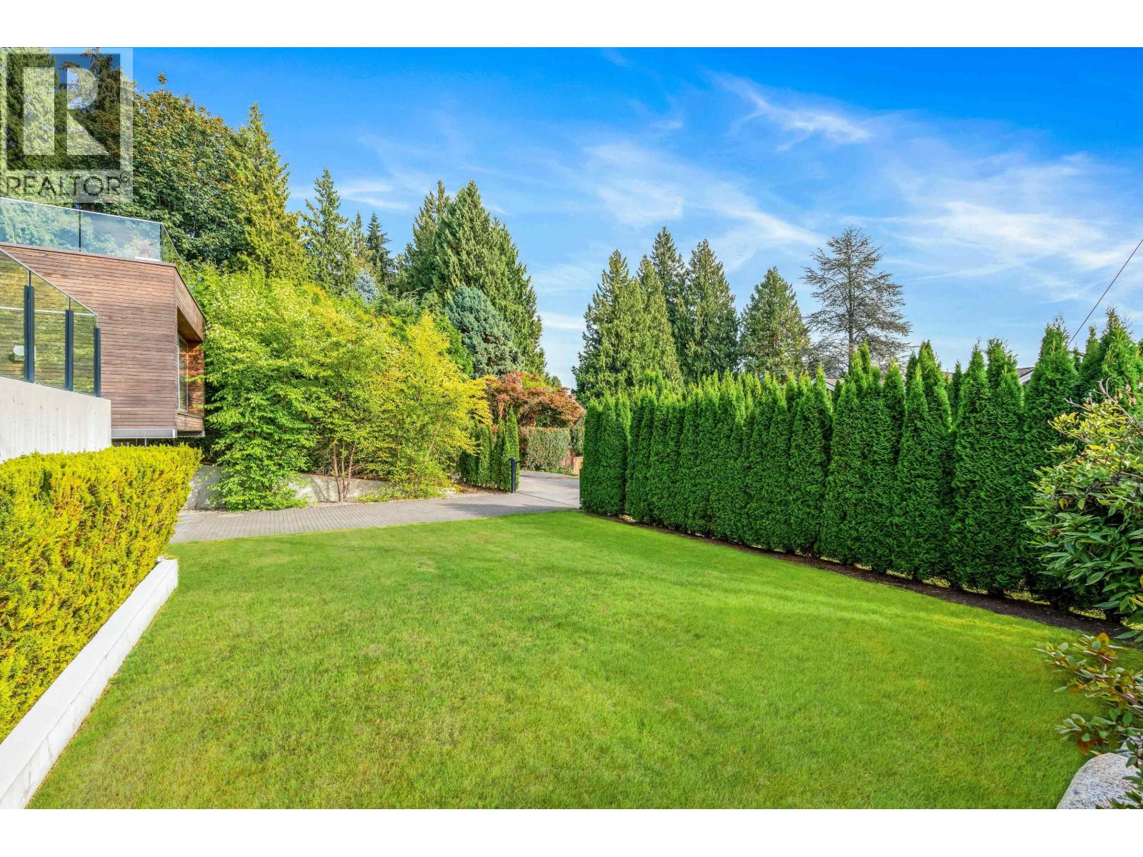 1360 QUEENS AVENUE, West Vancouver