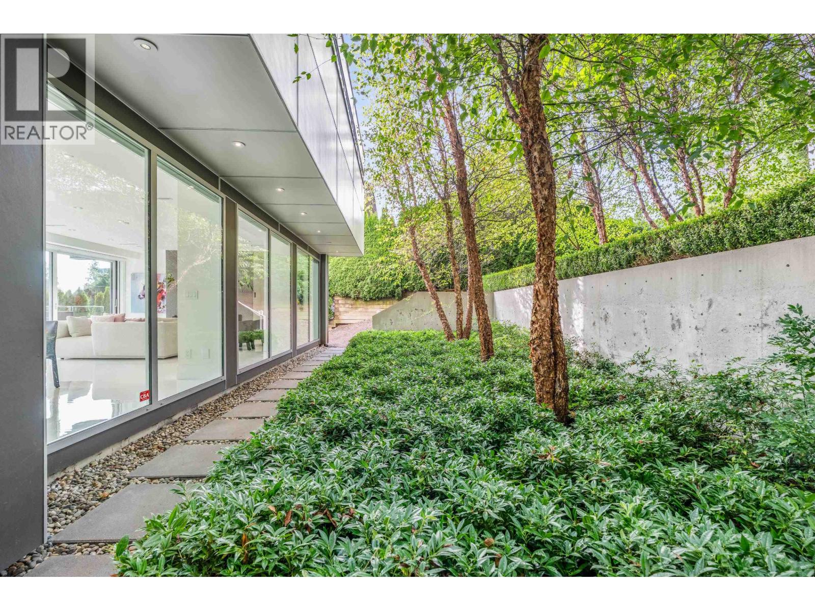 1360 QUEENS AVENUE, West Vancouver