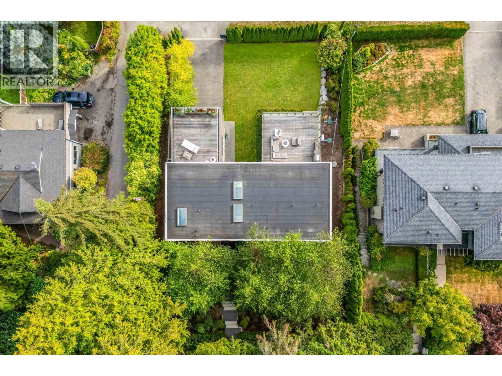 1360 QUEENS AVENUE, West Vancouver