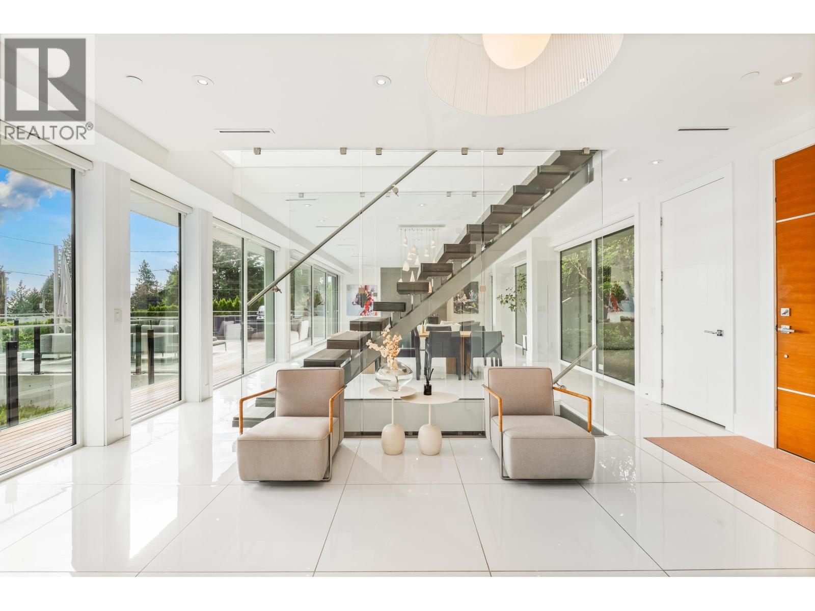 1360 QUEENS AVENUE, West Vancouver