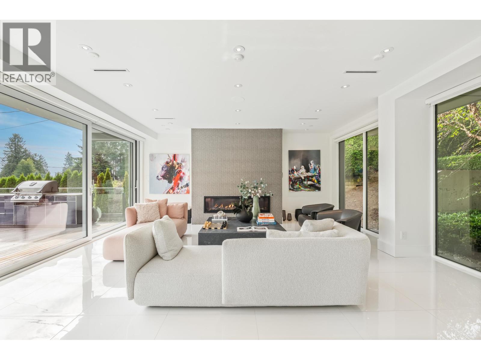 1360 QUEENS AVENUE, West Vancouver