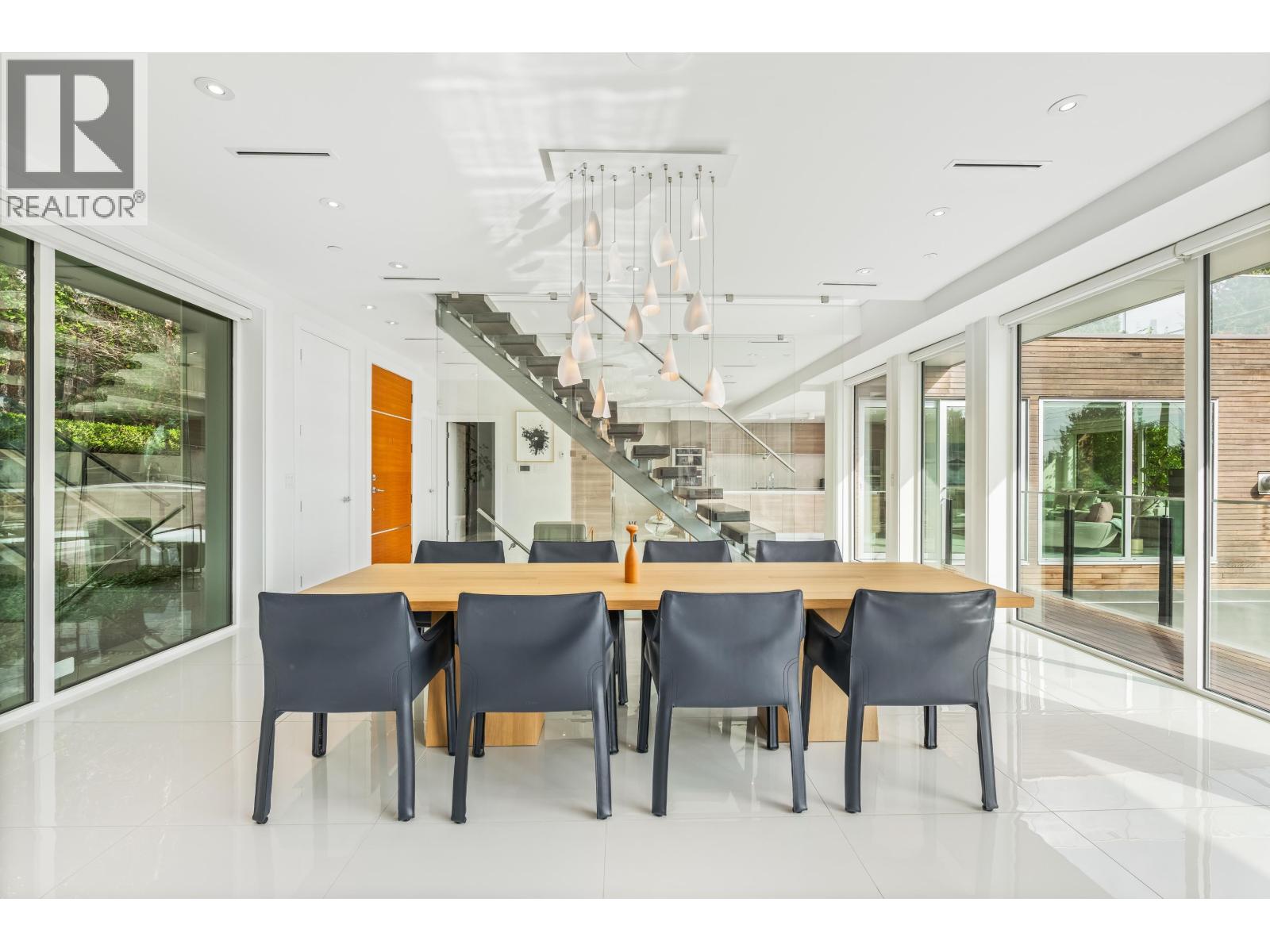 1360 QUEENS AVENUE, West Vancouver