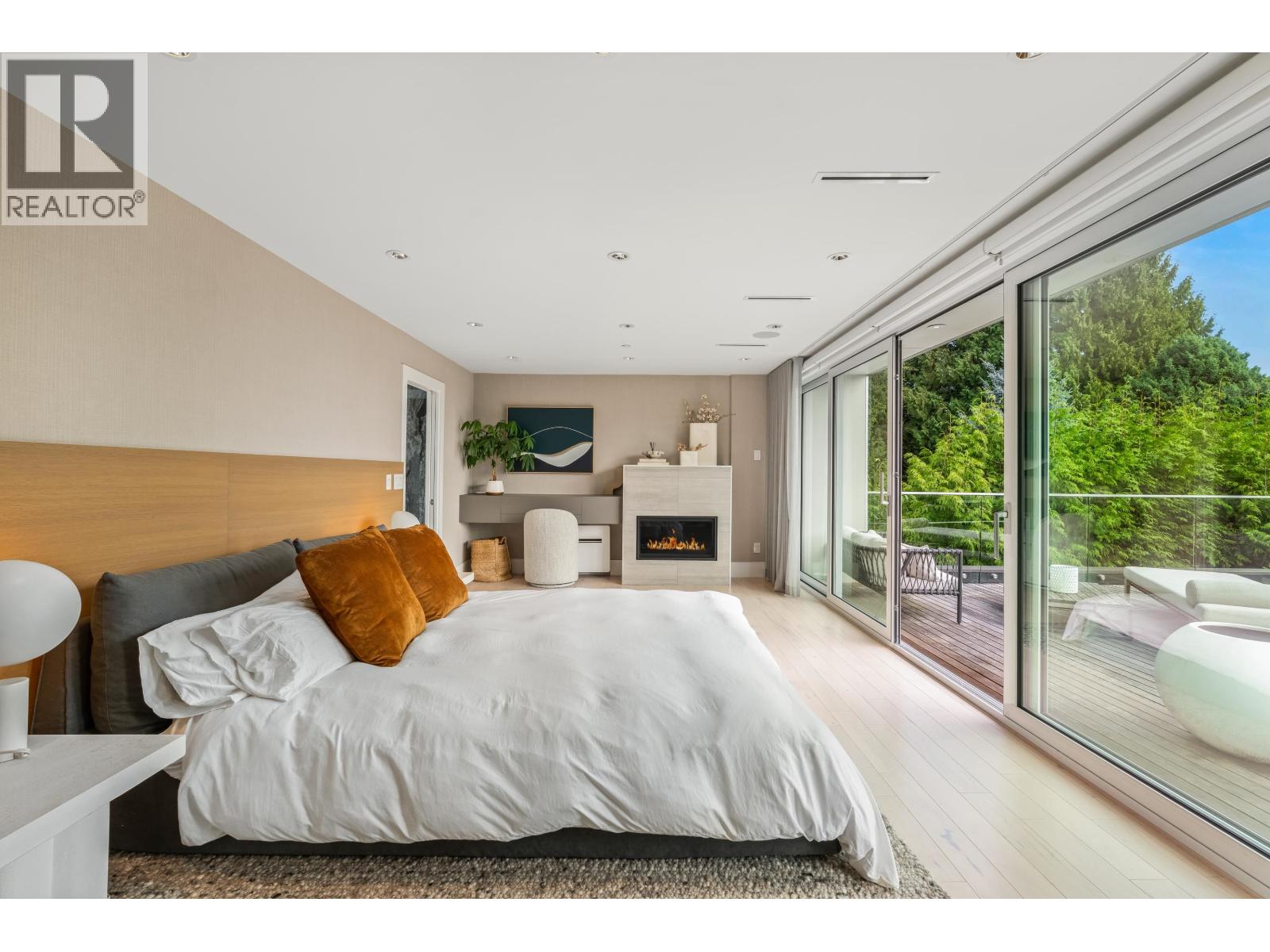 1360 QUEENS AVENUE, West Vancouver