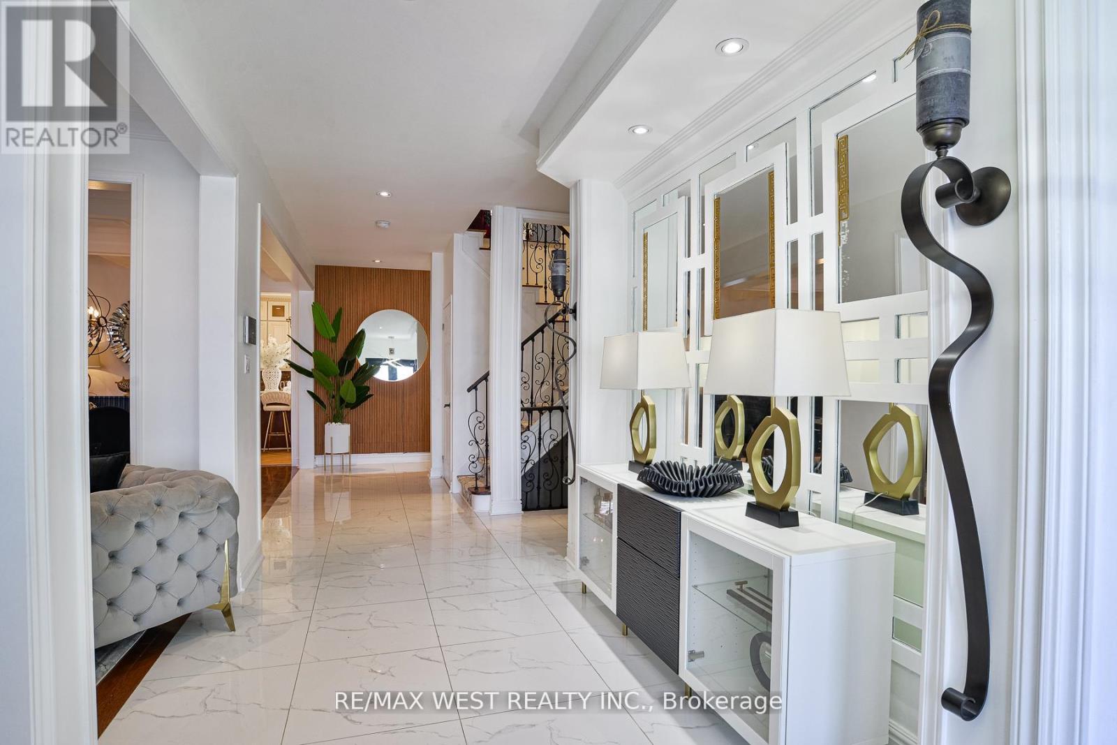 134 SANDRINGHAM DRIVE - 2