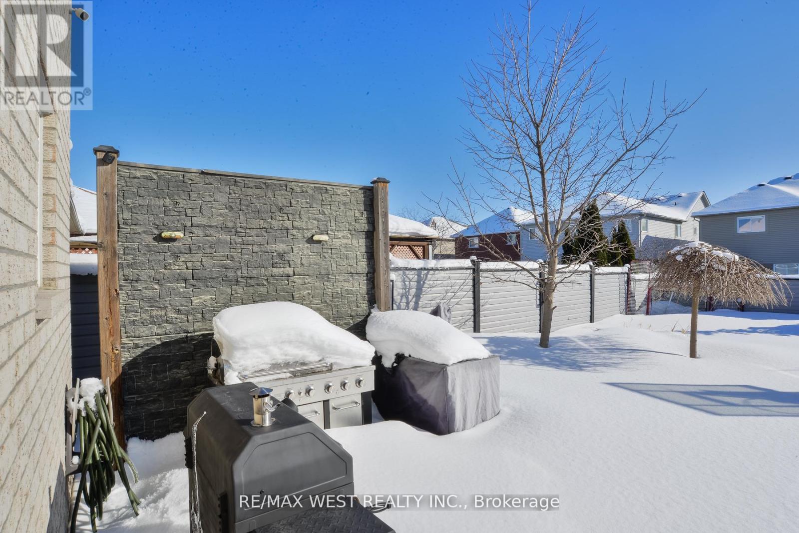 134 SANDRINGHAM DRIVE - 20