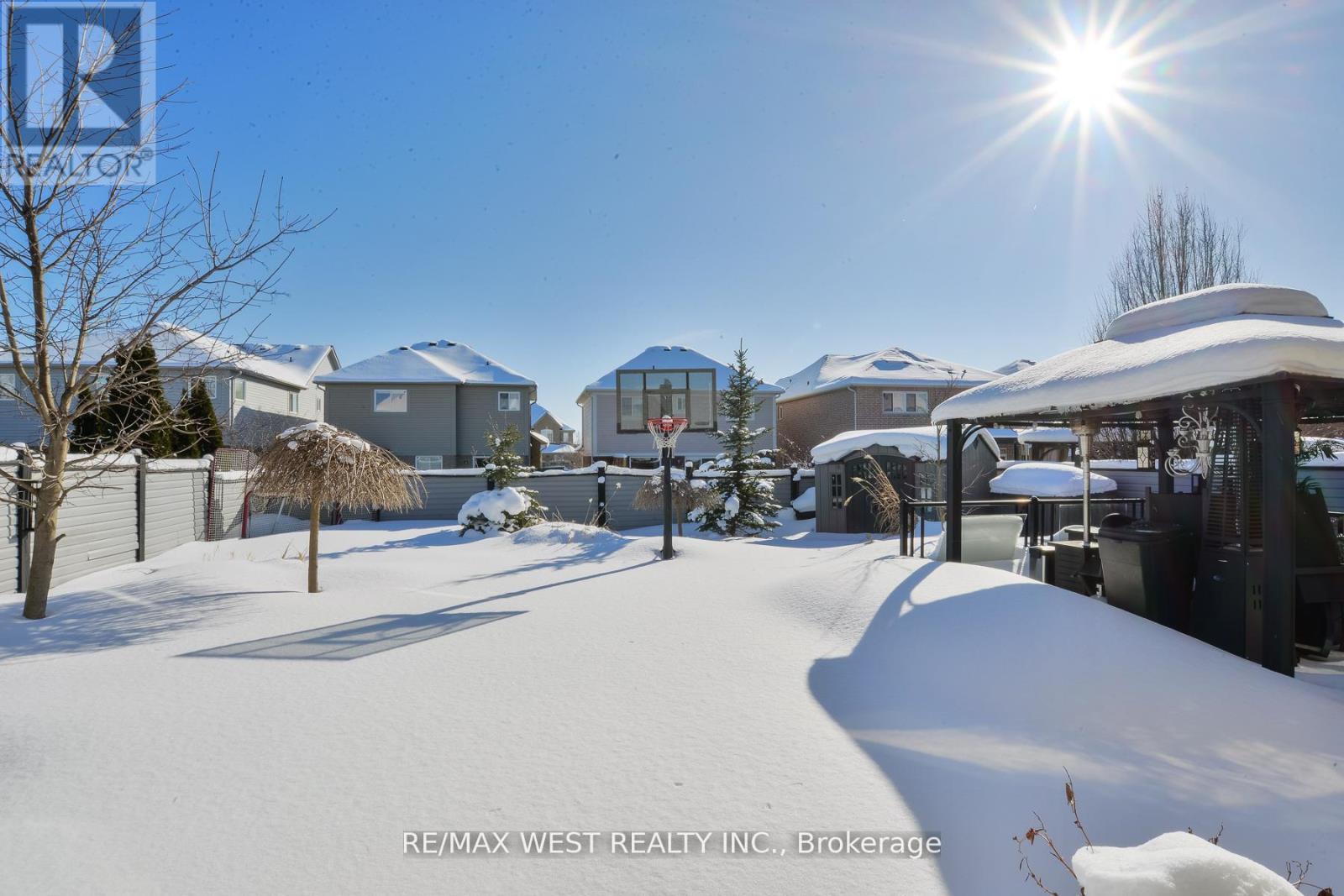 134 SANDRINGHAM DRIVE - 21