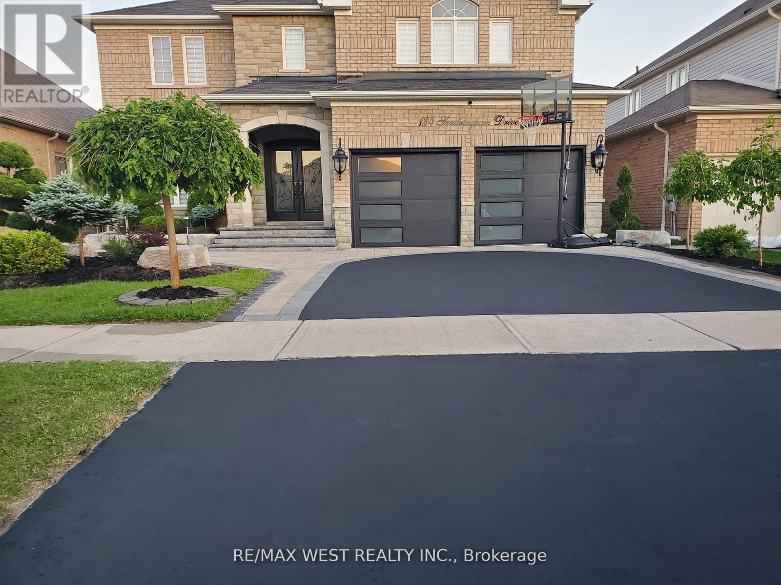 134 SANDRINGHAM DRIVE - 23